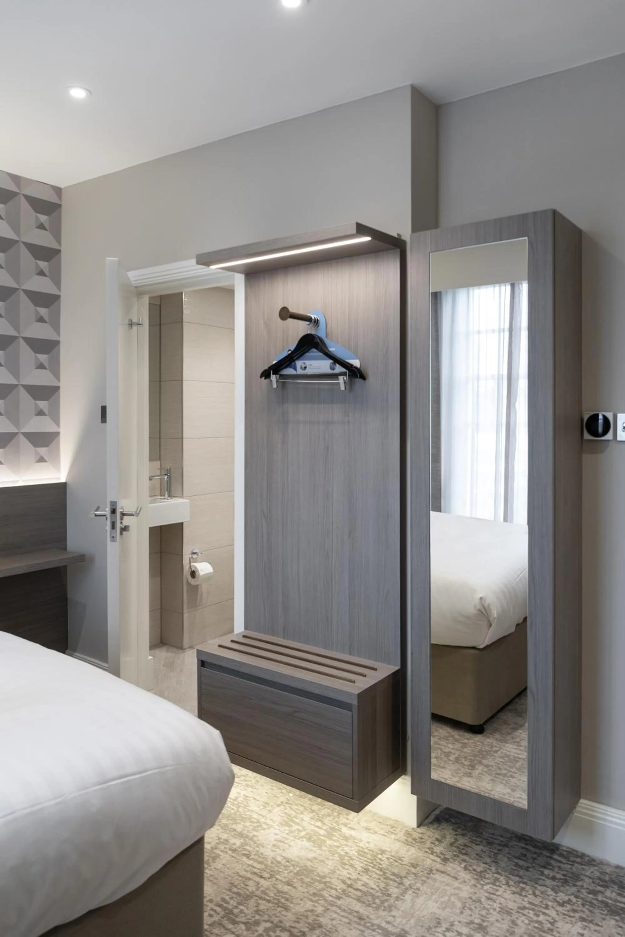 Economy Double Room in Mornington Victor Hotel London Belgravia