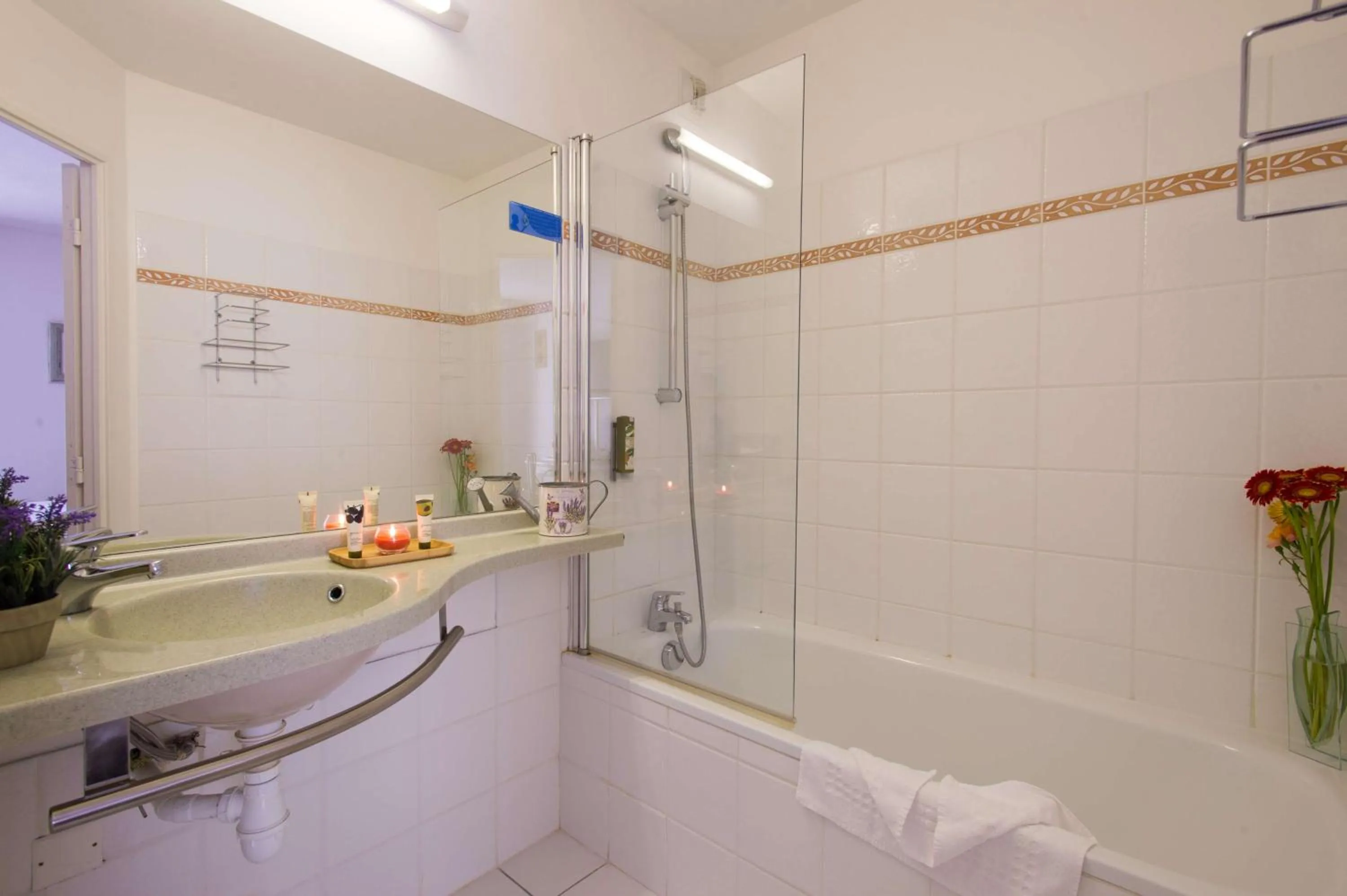 Comfort Queen Room - Non-Smoking  in Best Western Hôtel Aurélia