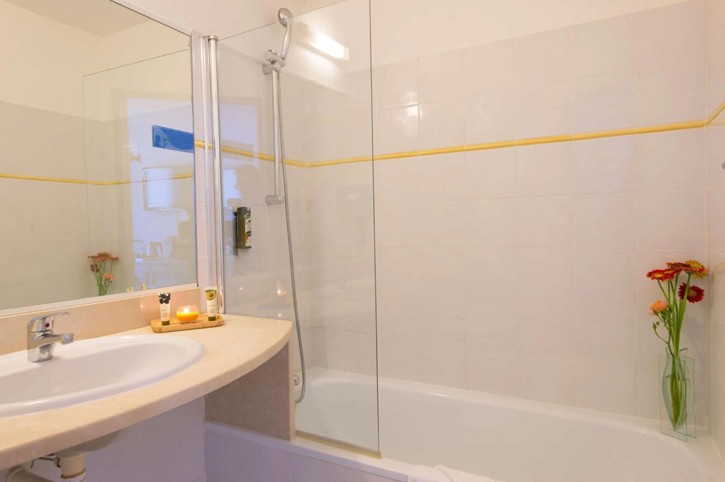 Twin Room in Best Western Hôtel Aurélia