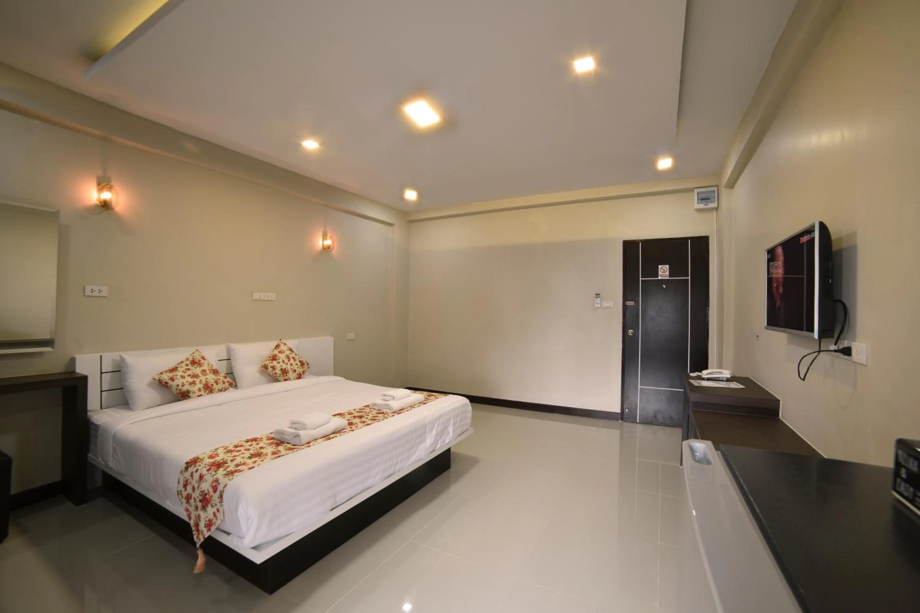 Standard Double Room with Round Trip Airport Transfer in Gold Airport Suites