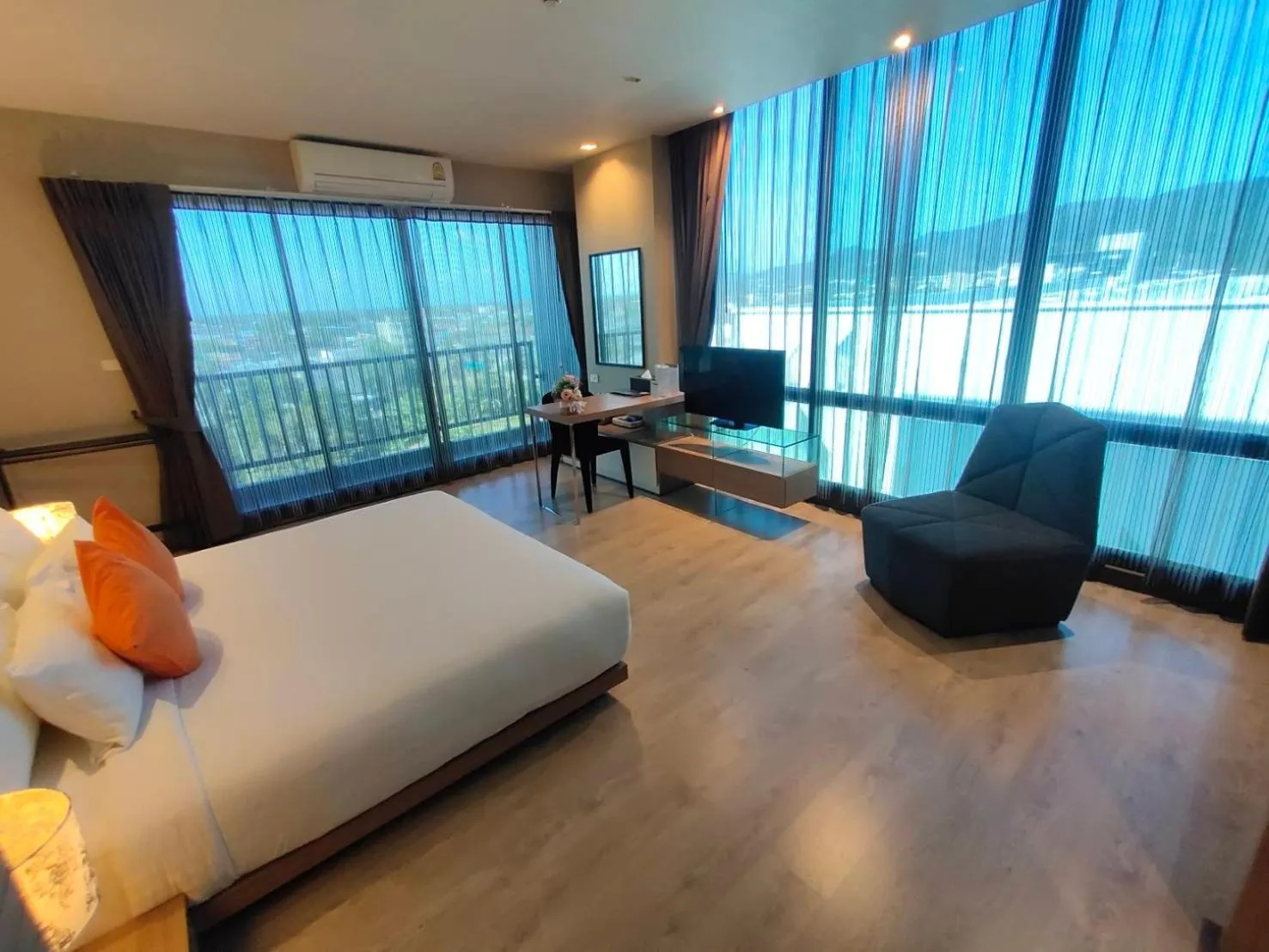 Deluxe Corner King Bed in Tonaoi Grand Hotel