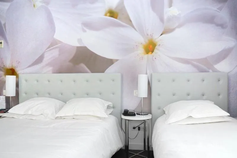 Deluxe Triple Room in Hôtel Albe Saint Michel