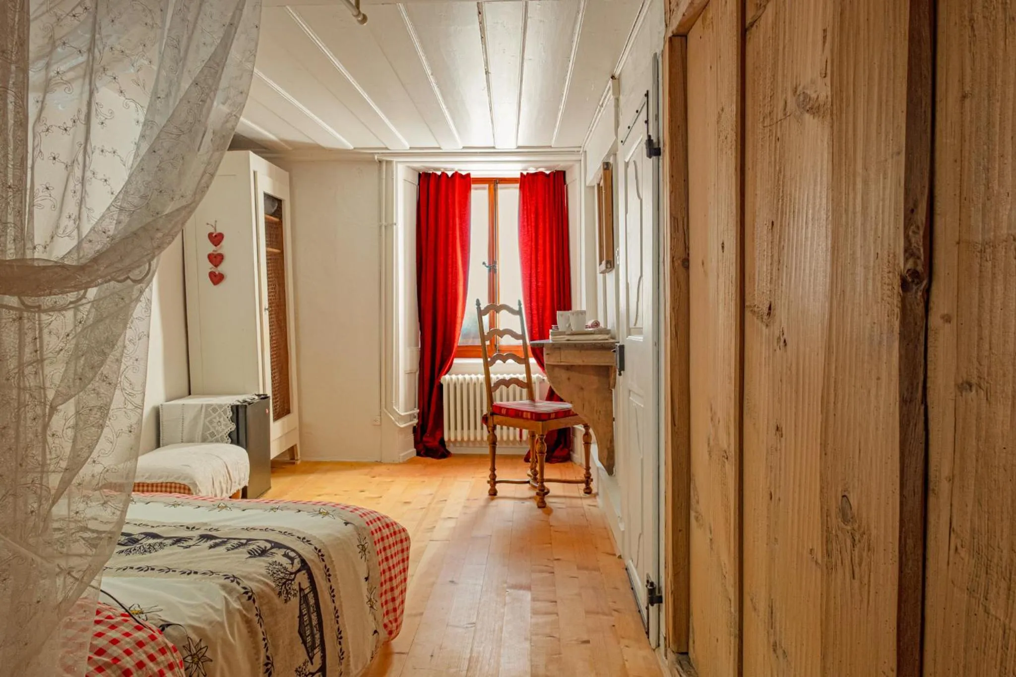 Double Room with Private Bathroom in Au soleil de Gruyères chez Chantal