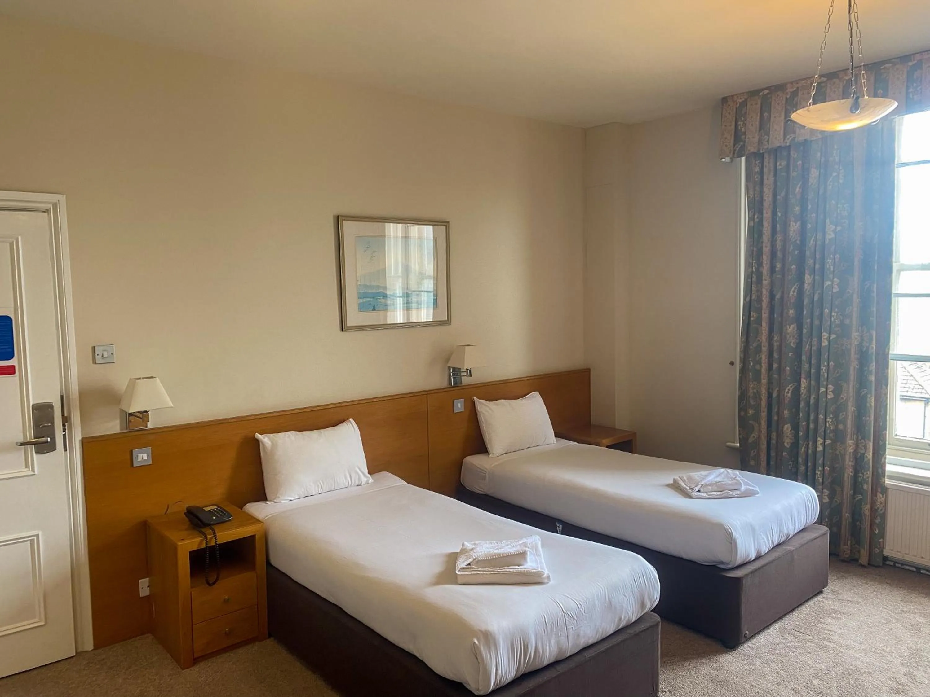 Twin Room in Cavendish Hotel