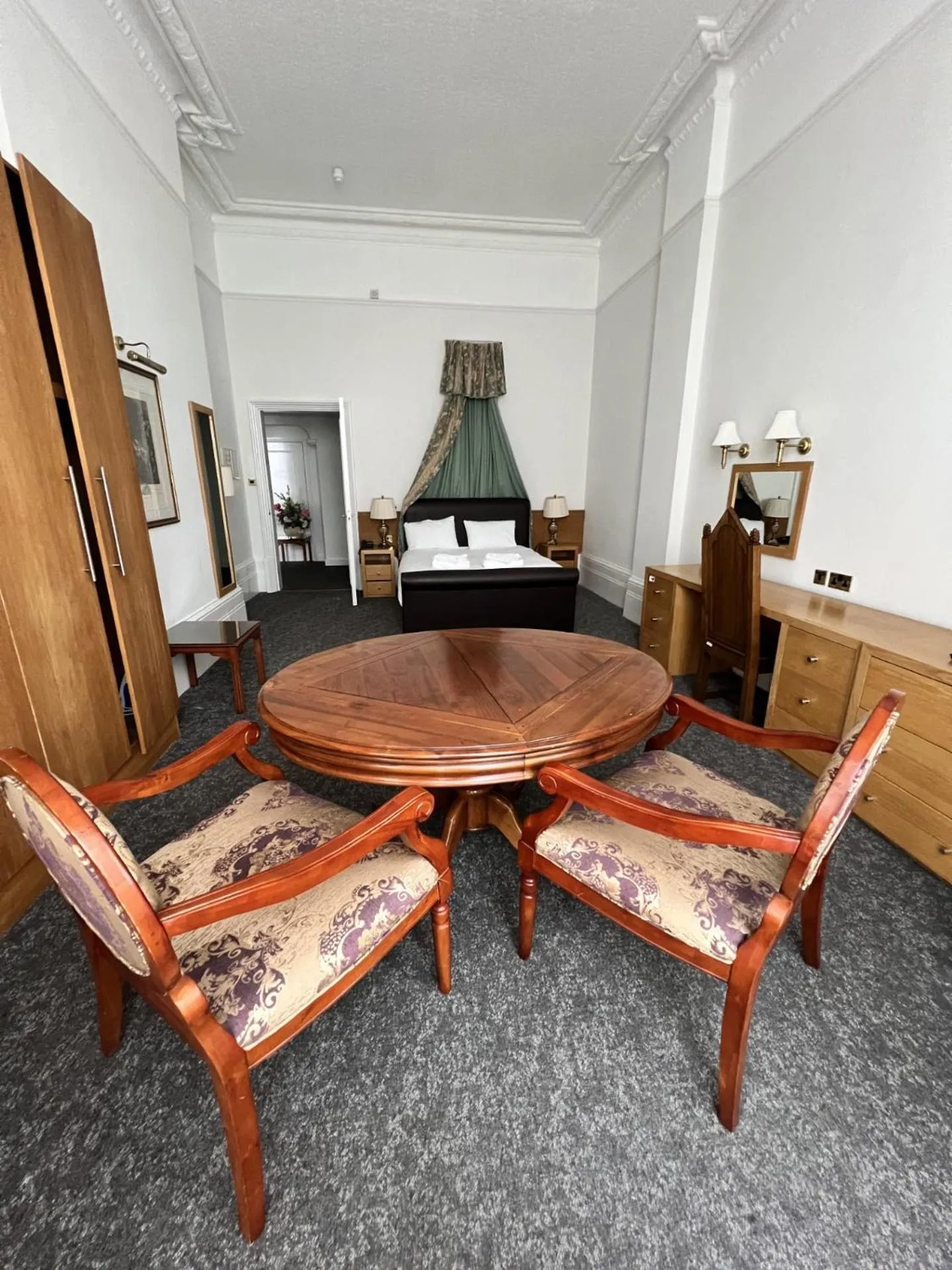 One-Bedroom Suite in Cavendish Hotel