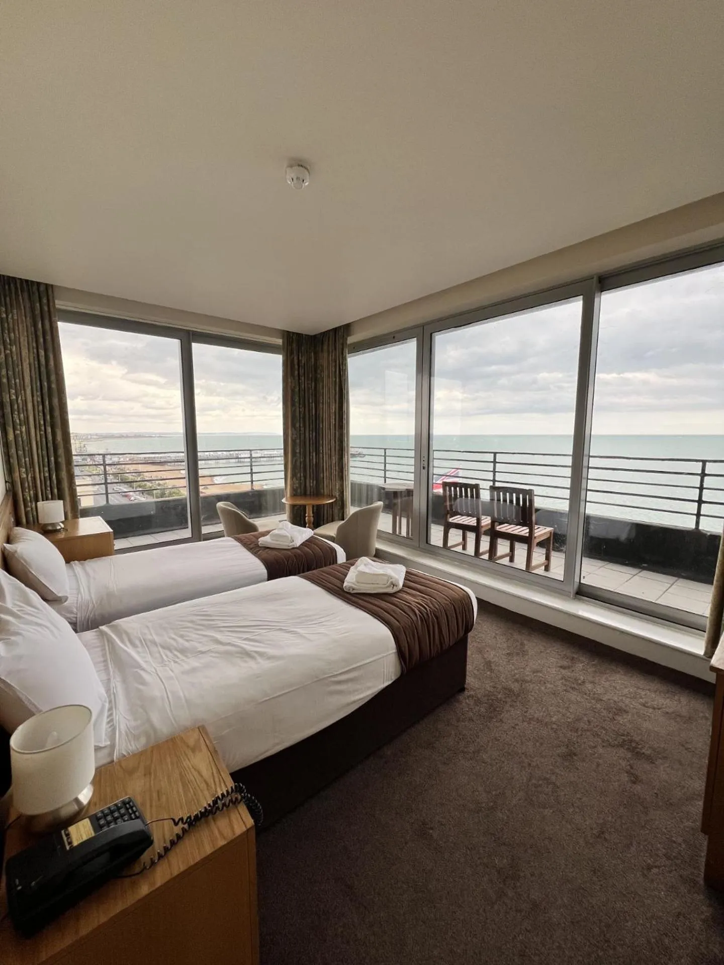 Superior Twin Room in Cavendish Hotel