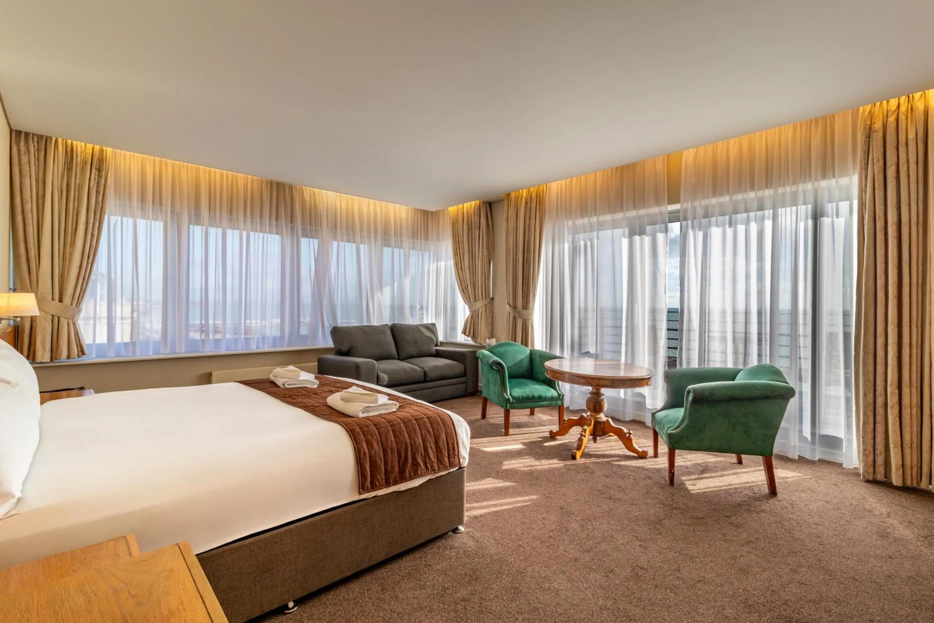 Superior Double Room in Cavendish Hotel