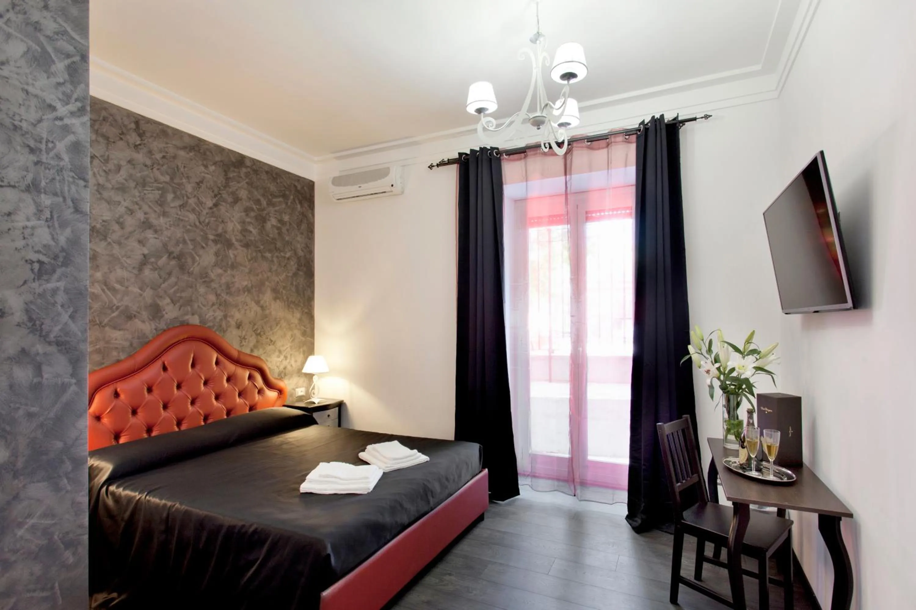 Deluxe King Room in Secret Rhome