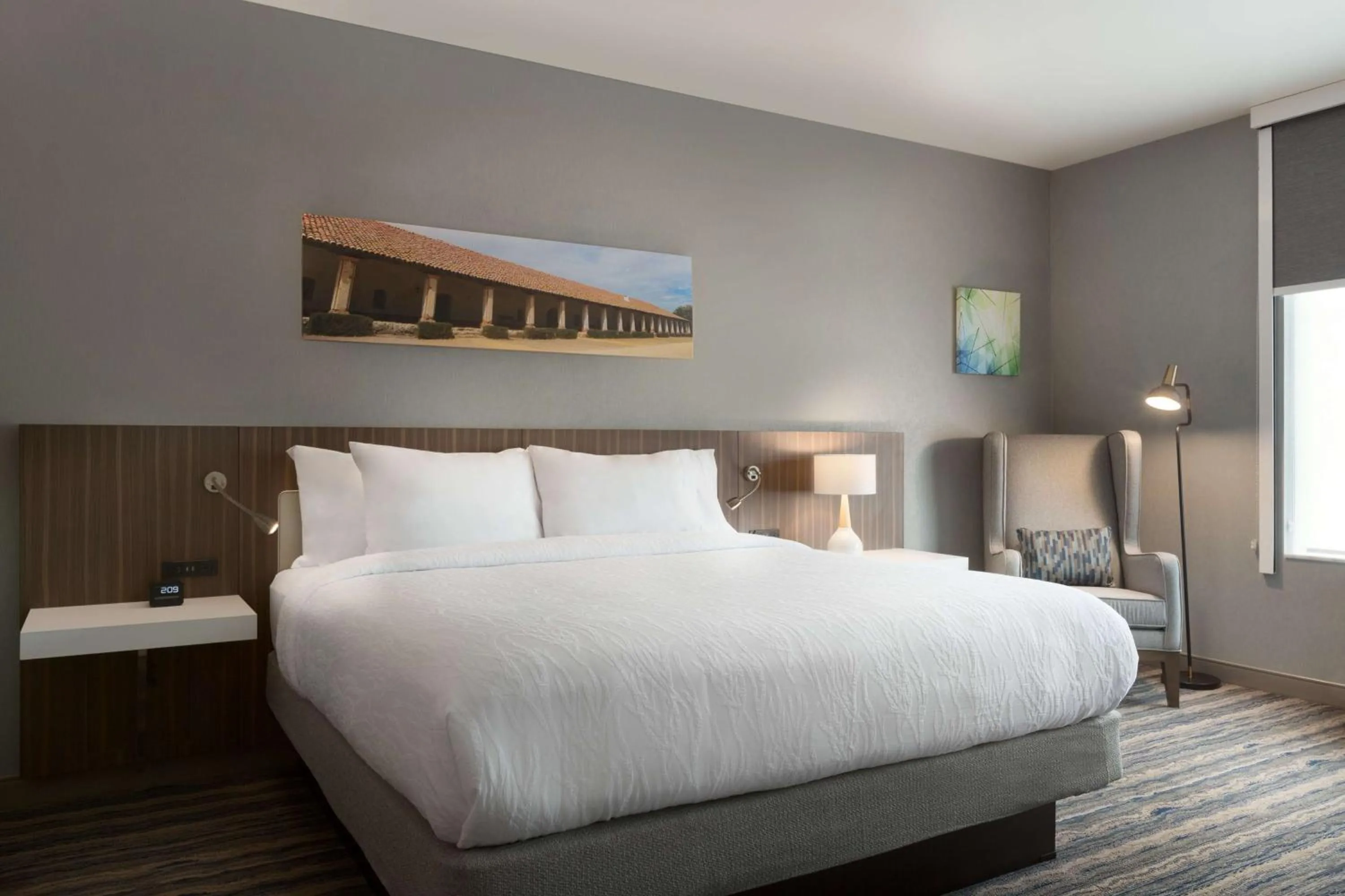 King Room with Accessible Tub - Mobility Access in Hilton Garden Inn Lompoc, Ca