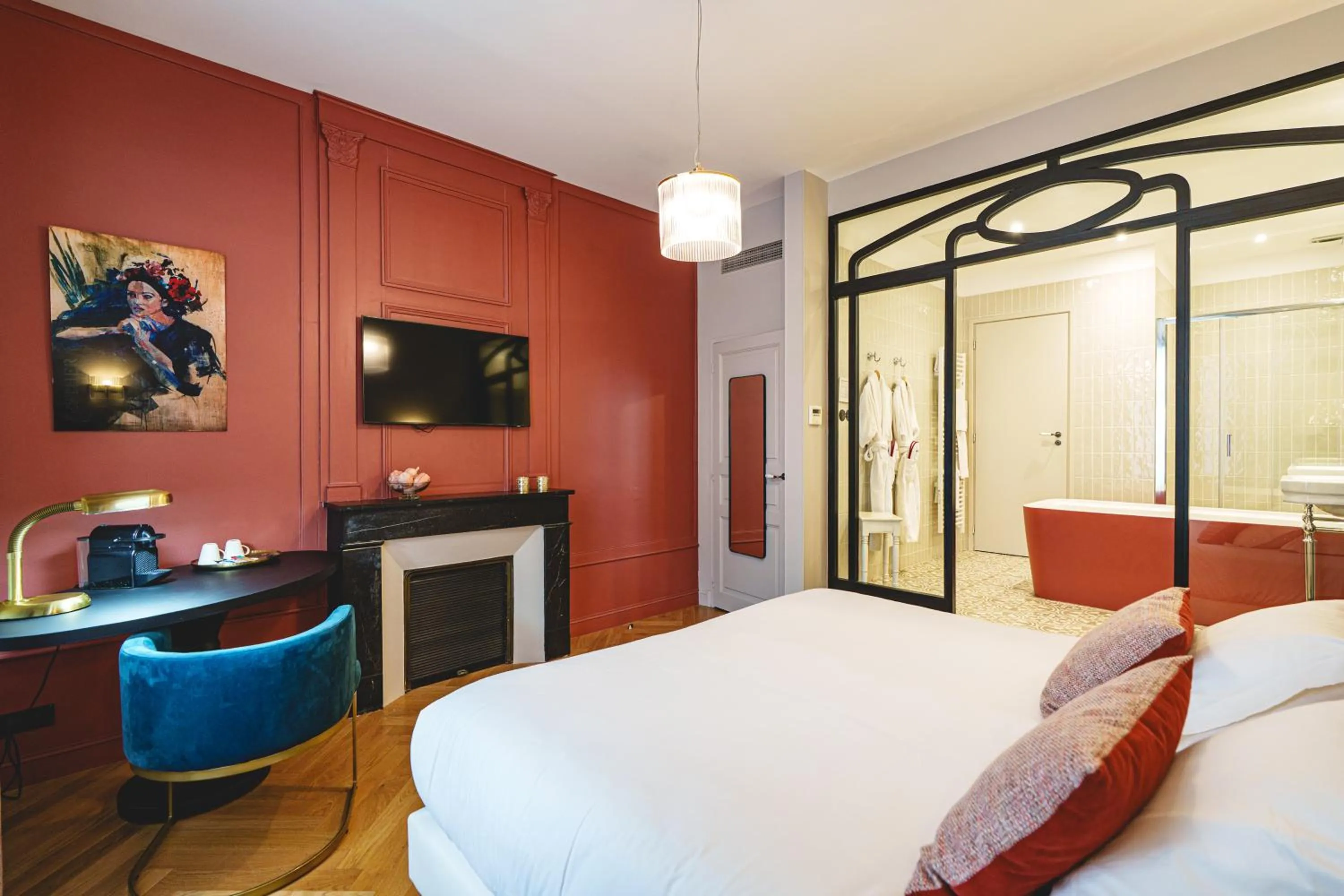 Deluxe Double Room in The Originals Boutique, Hôtel Le Londres, Saumur