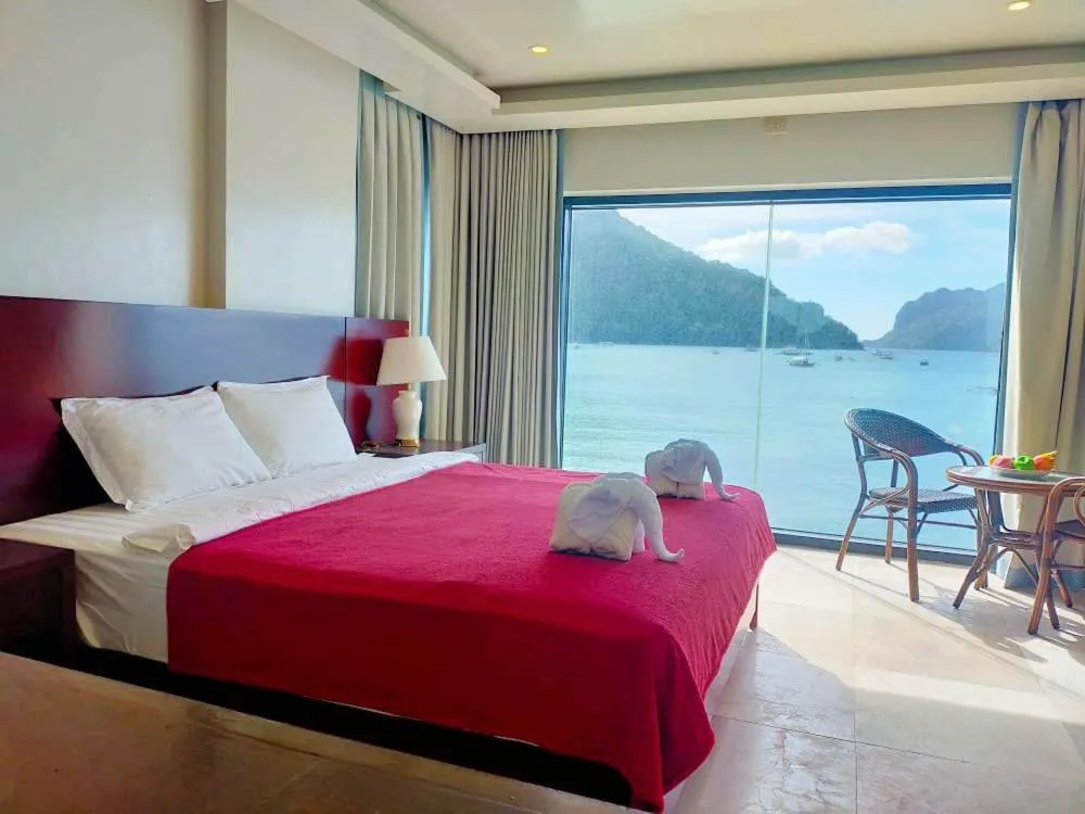 Deluxe Suite Sea View in El Nido Beach Hotel