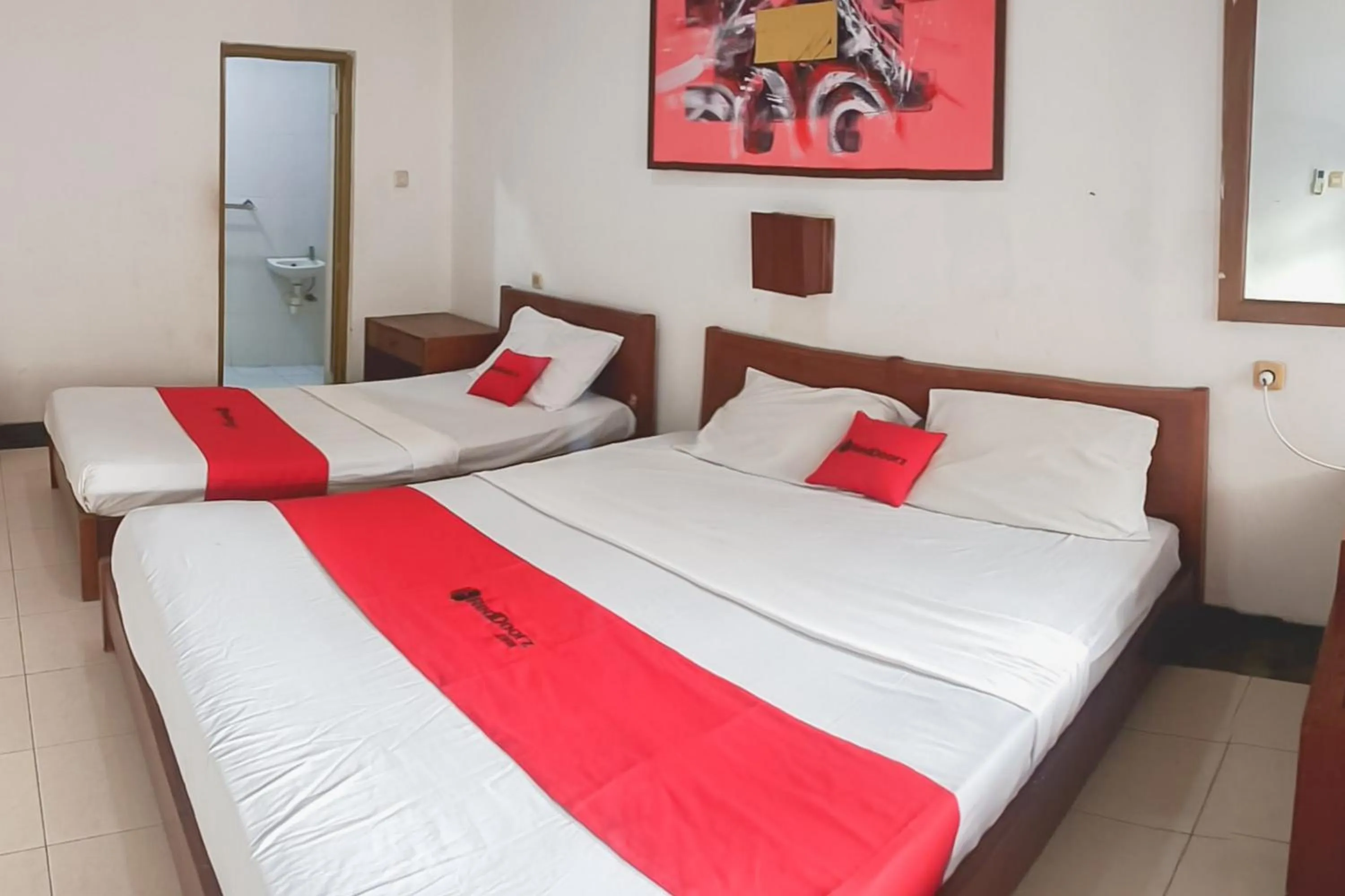 Deluxe Triple Room in RedDoorz Plus At Hotel Sofia Pangandaran