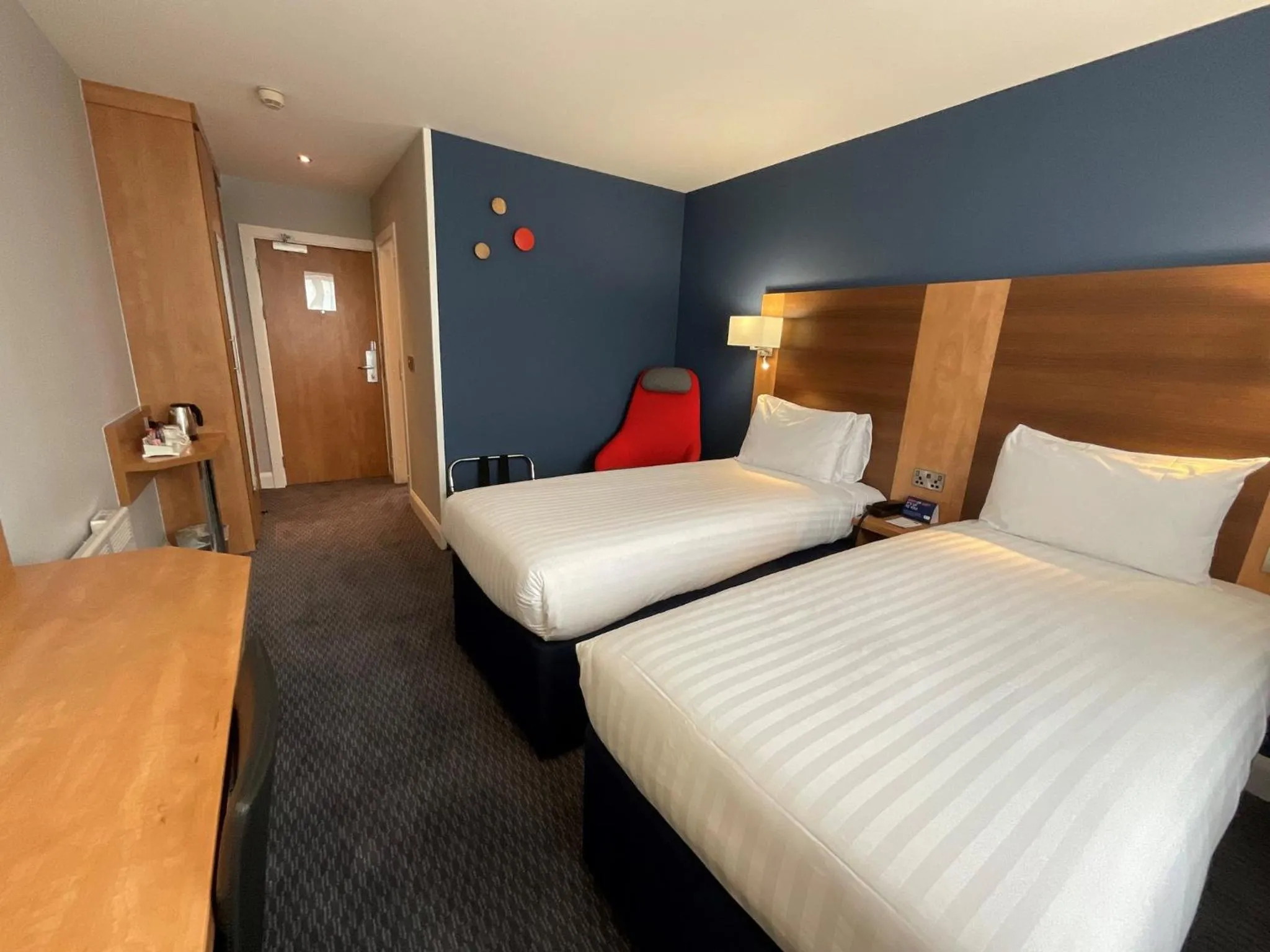 Standard Twin Room with Free Hot Breakfast in Holiday Inn Express Nuneaton by IHG