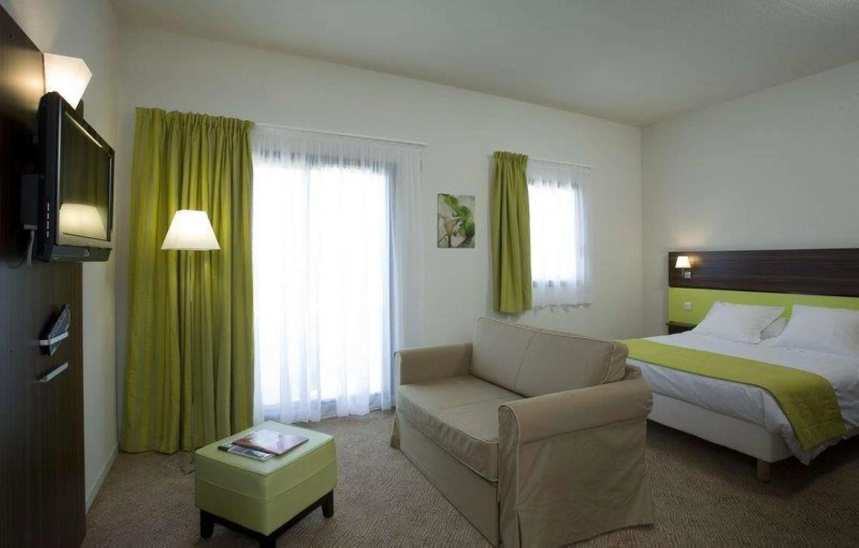 Superior Queen Room with Sofa Bed in Hôtel Le Palladior Voiron