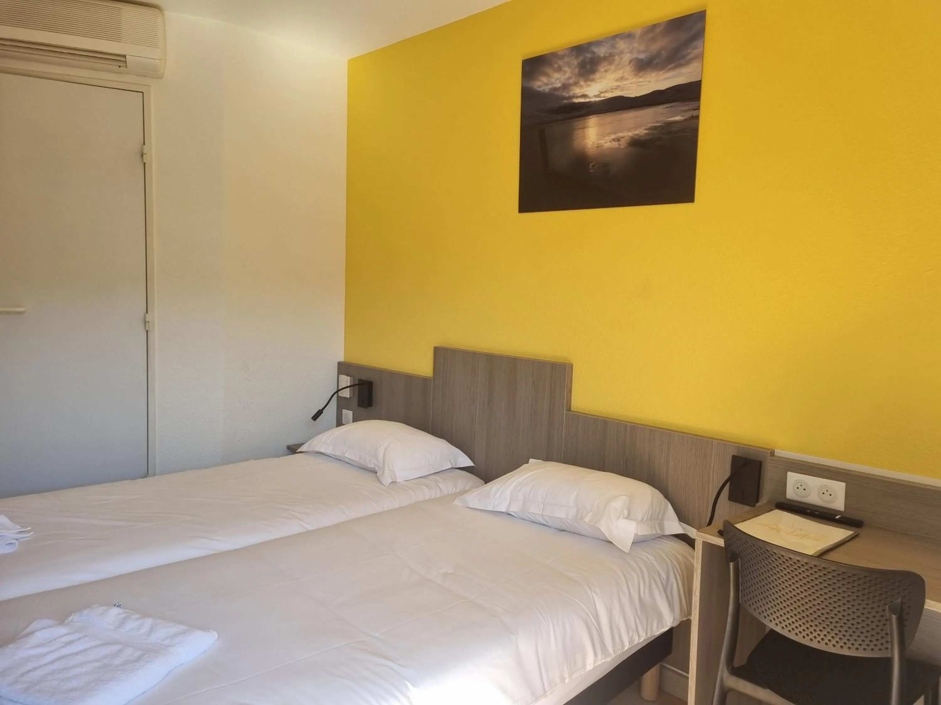 Classic Triple Room in The Originals Access, Hôtel Le Lutéa