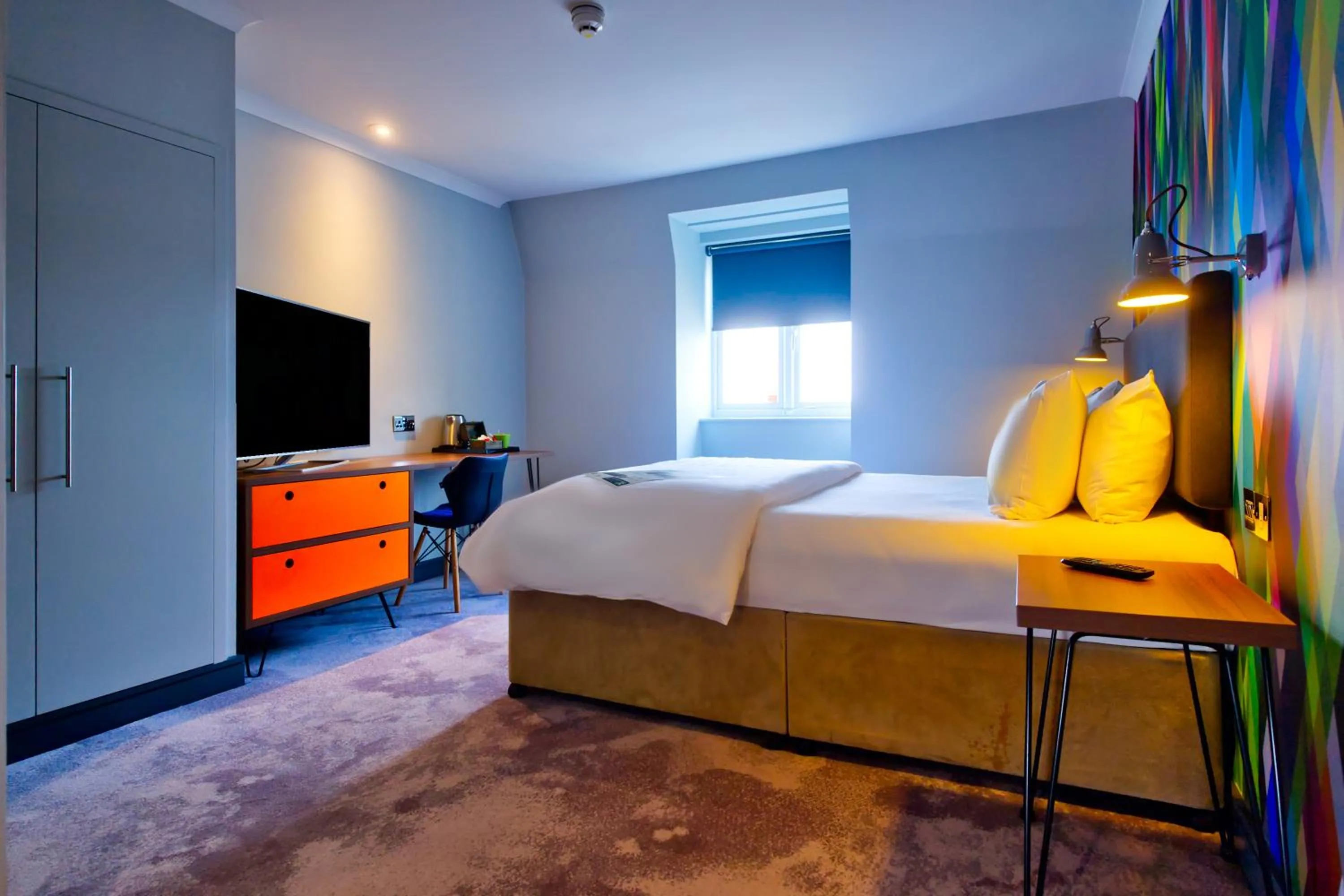 Club Room (FREE GYM & POOL ACCESS) in Village Hotel Hull