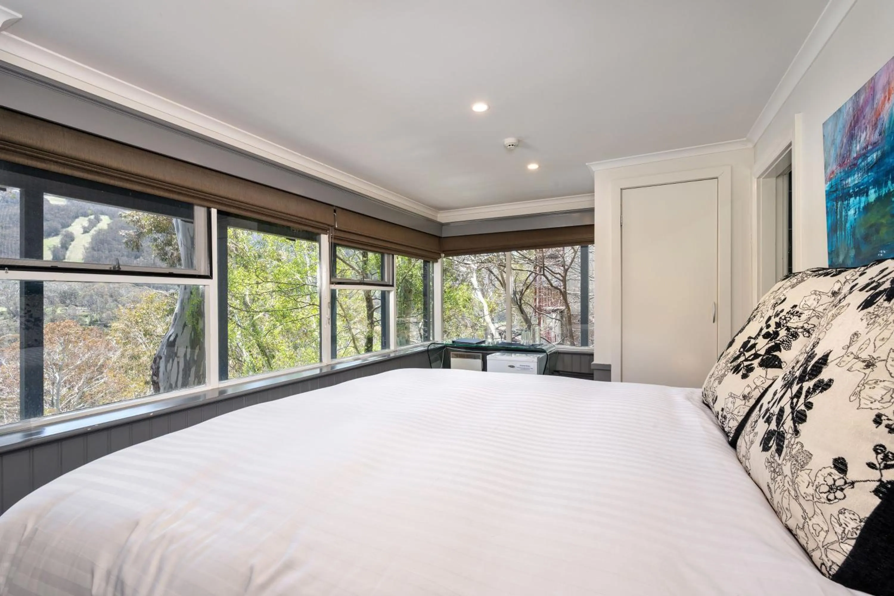 Deluxe Queen Room in Pure Chalet Thredbo