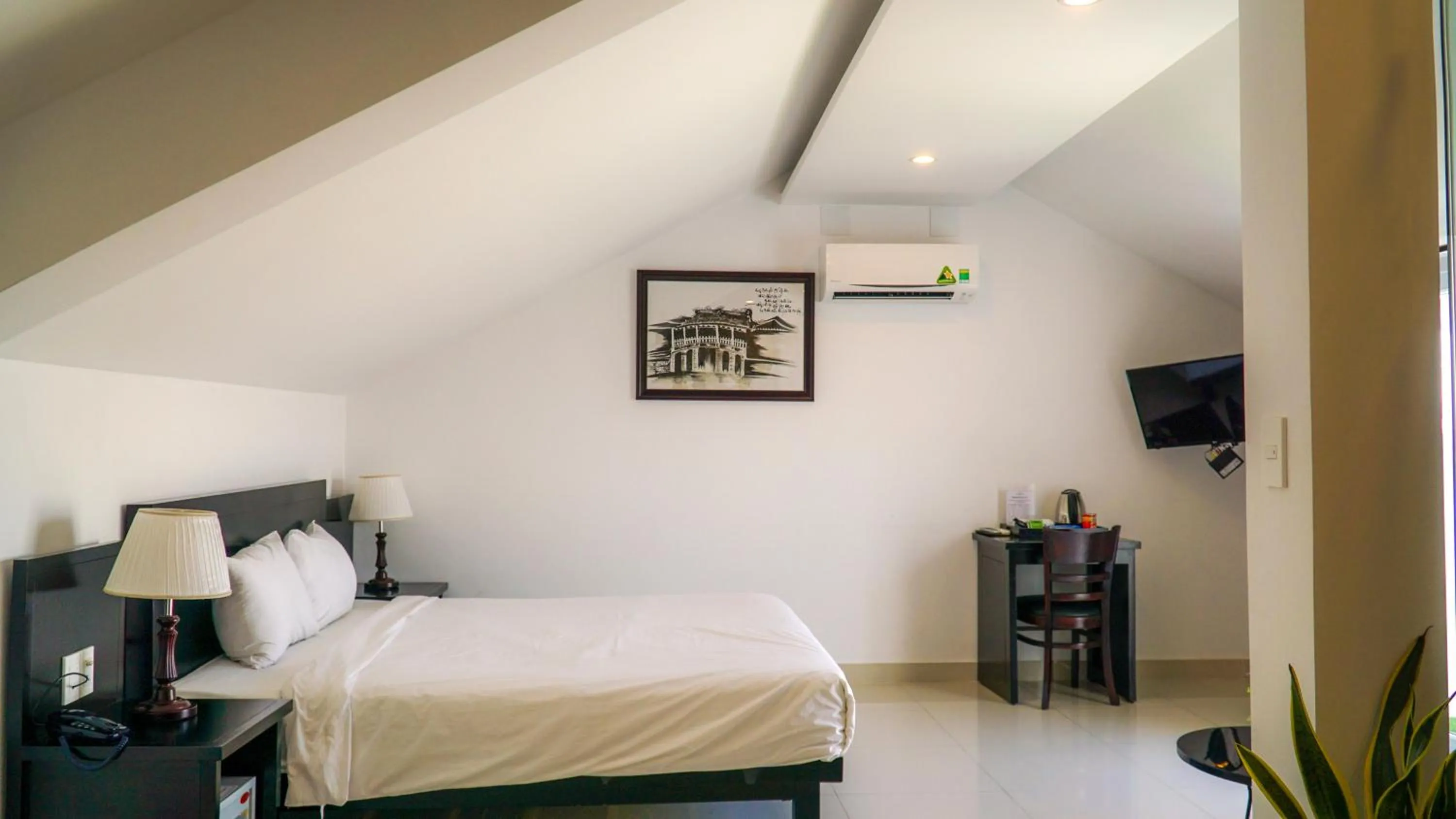 Attic Double Room with River View and Balcony in Riverside White House Boutique Hotel