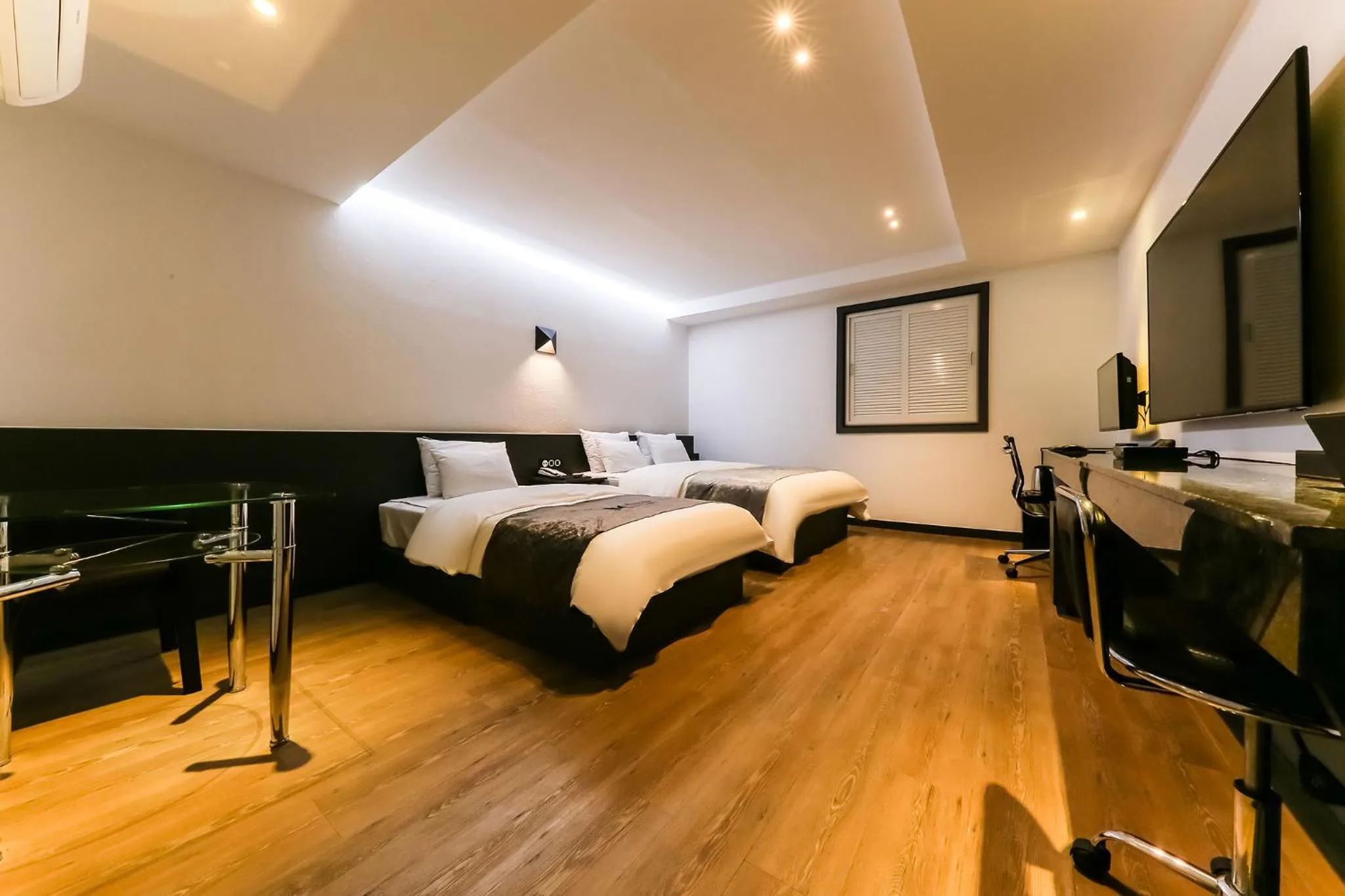 Twin Room in Seosan Aria Hotel