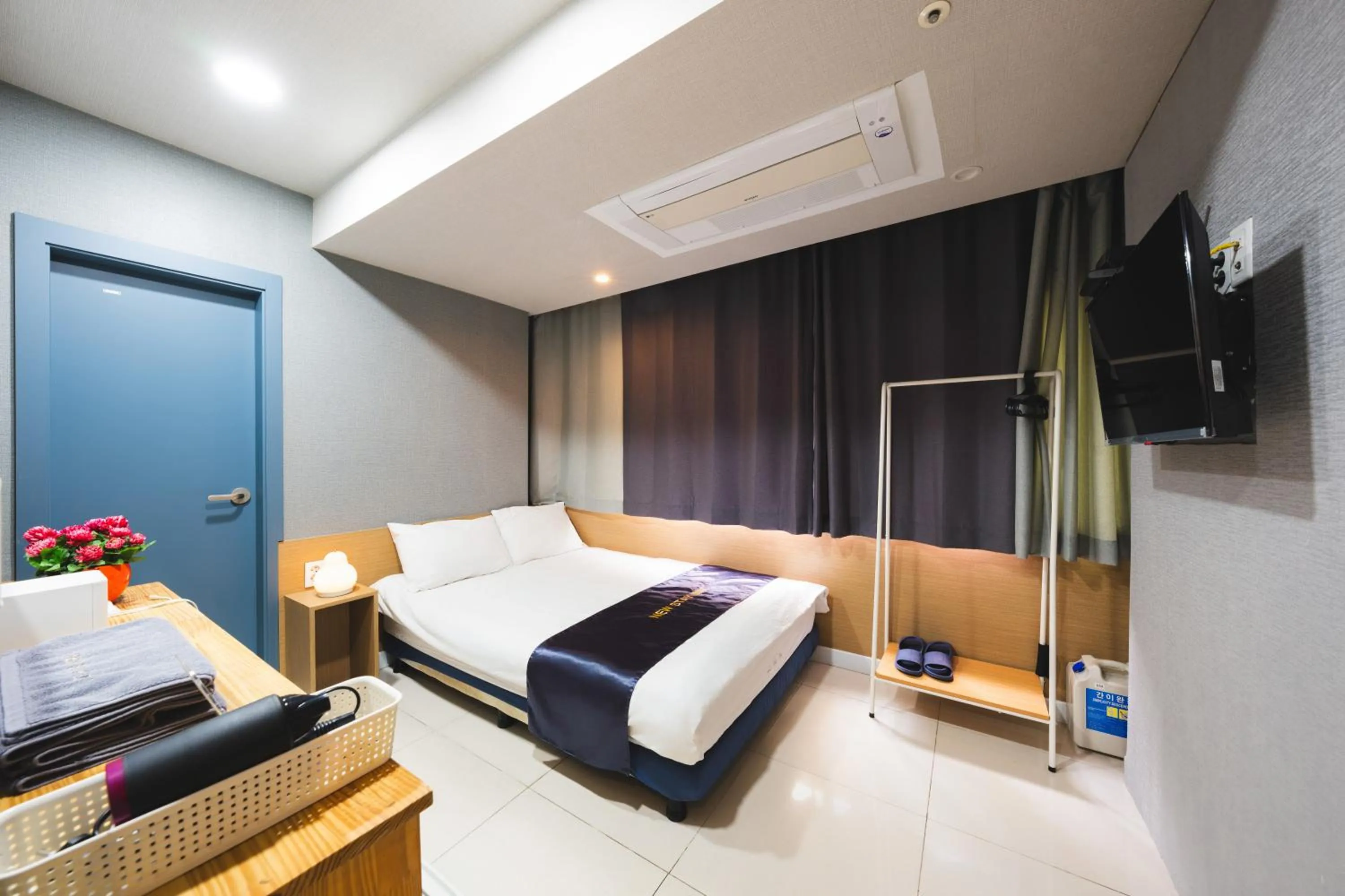 Deluxe Double Room with Shower in MyeongDong New Stay Inn