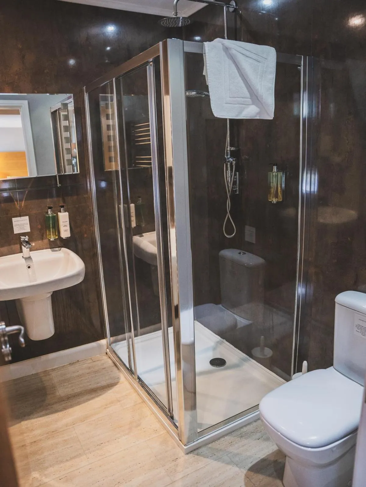 Deluxe Double Room in Crossways