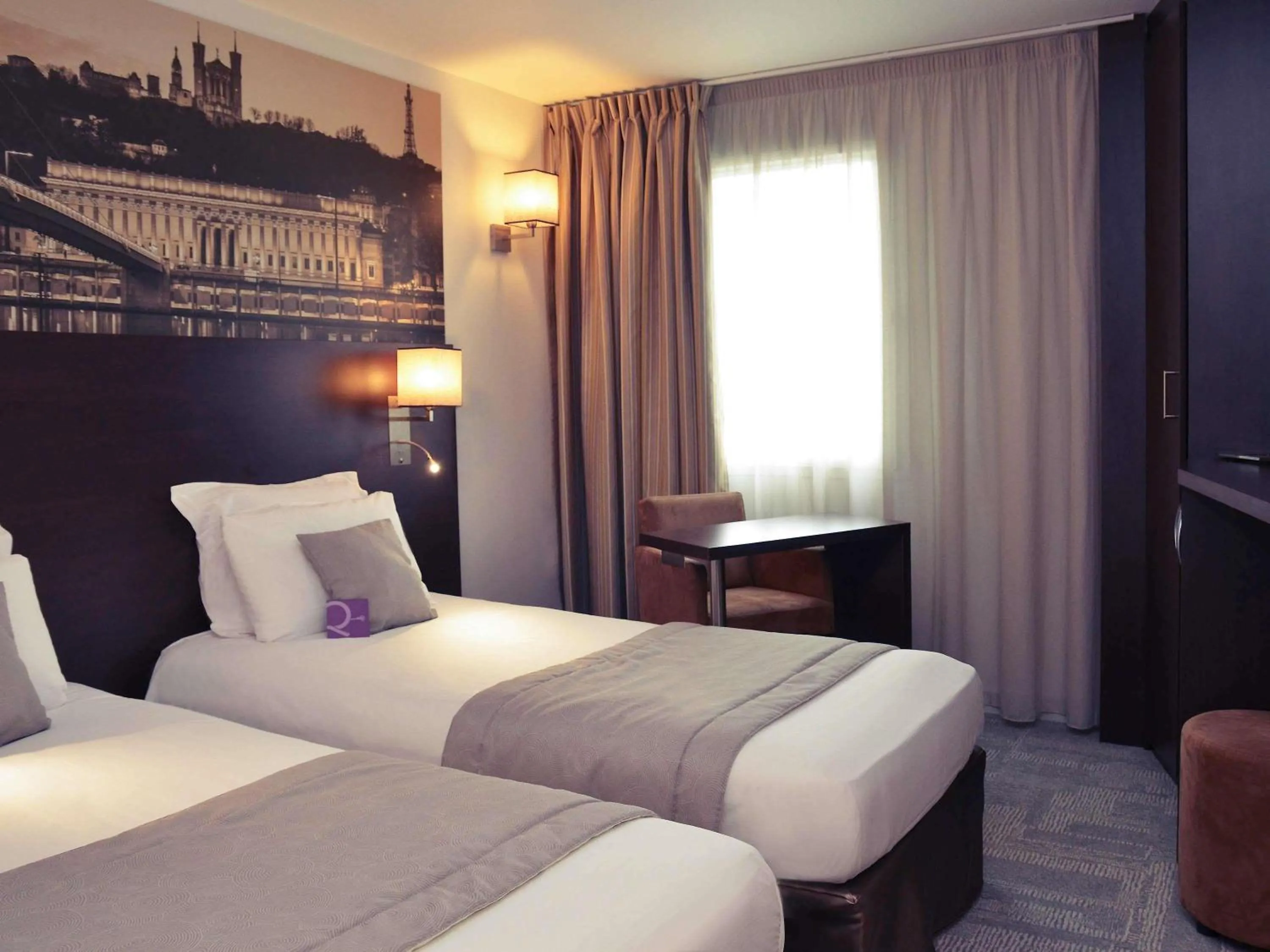 Standard Twin Room in Mercure Lyon Est Chaponnay