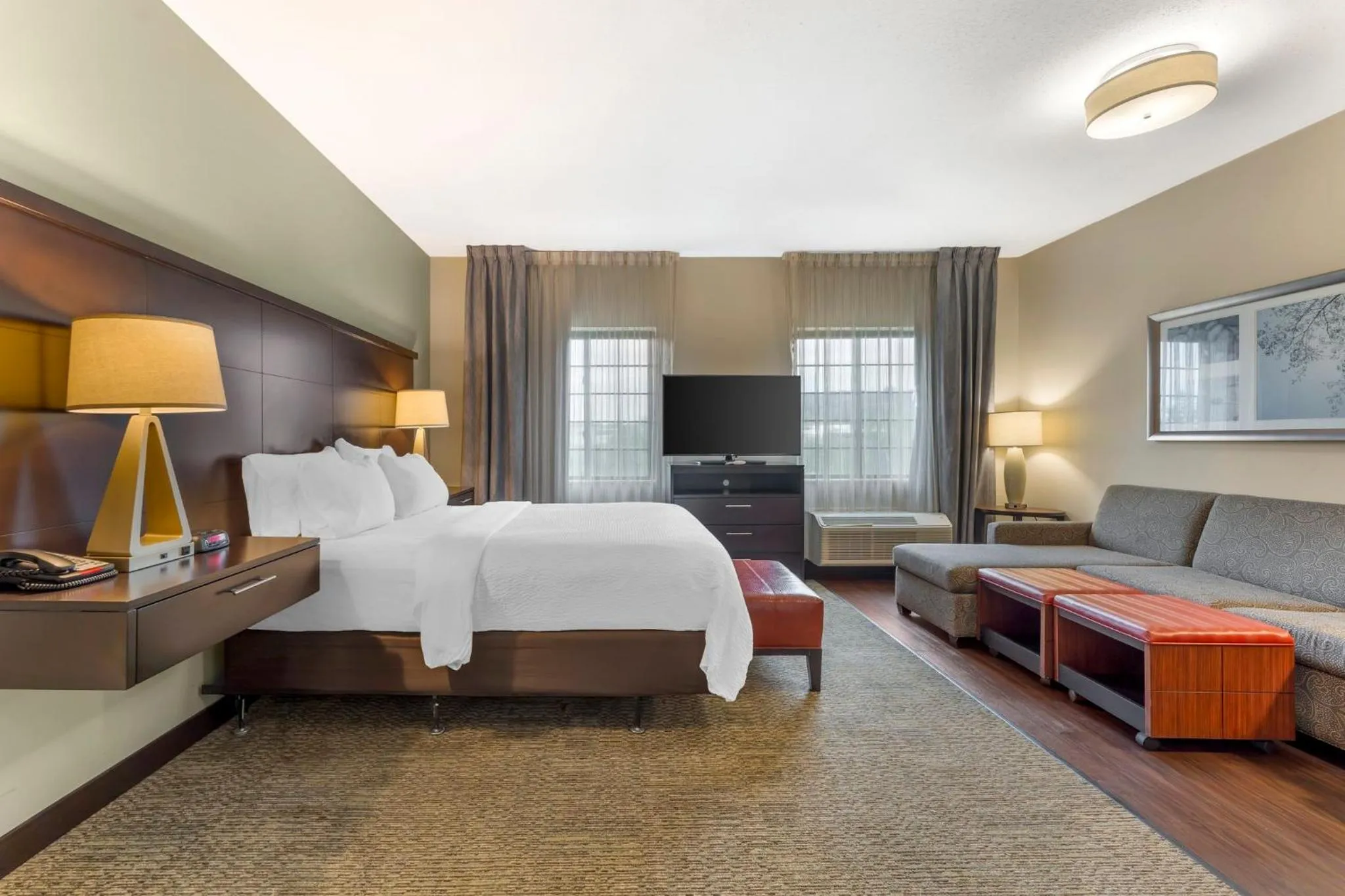 Queen Studio Suite with Batch Tub - Mobility Accessible - Non-Smoking in Staybridge Suites - Pittsburgh-Cranberry Township by IHG