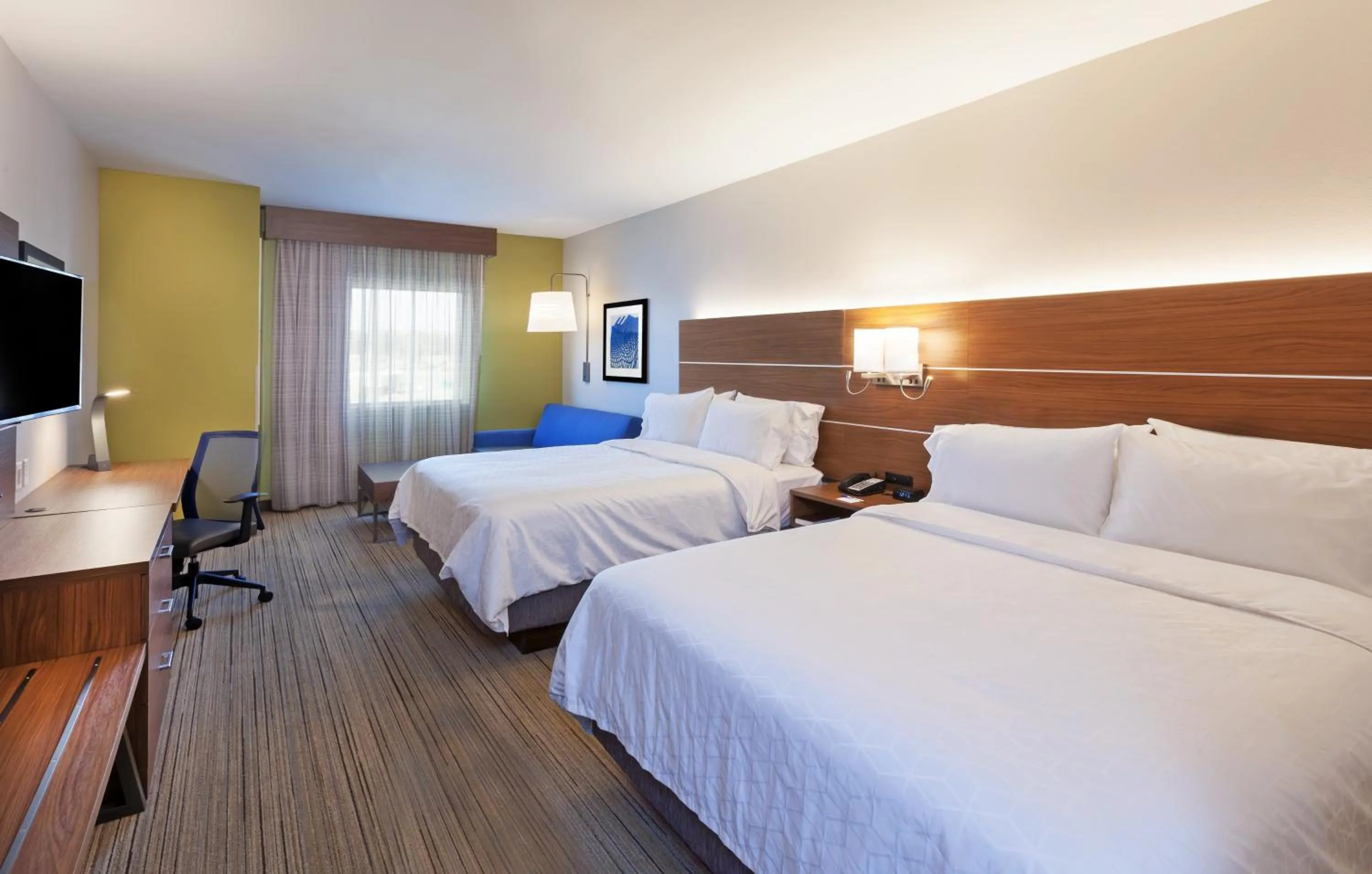 Queen Suite with Two Queen Beds in Holiday Inn Express & Suites - Lenexa - Overland Park Area by IHG