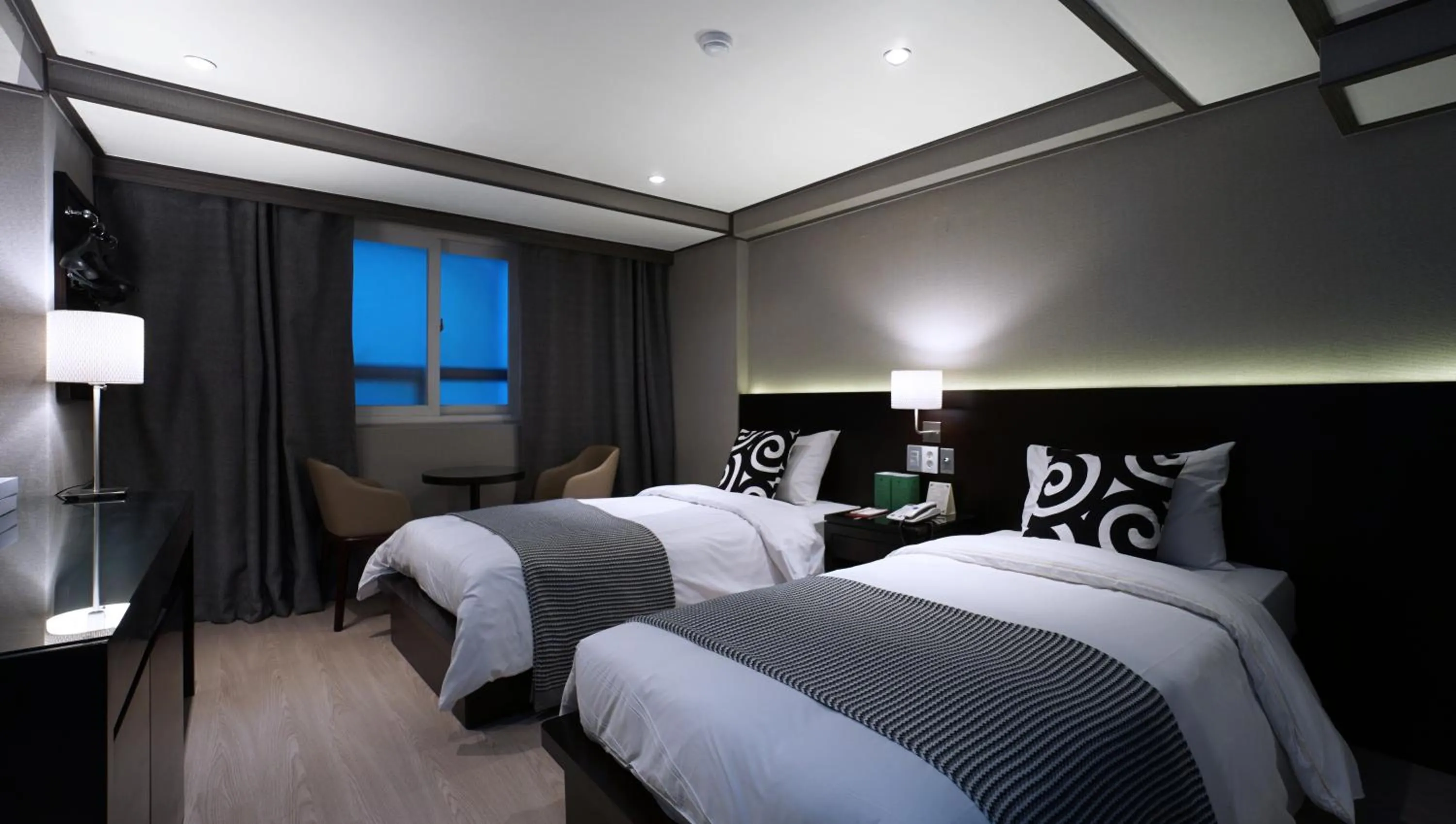 Superior Twin Room in Insadong Crown Hotel