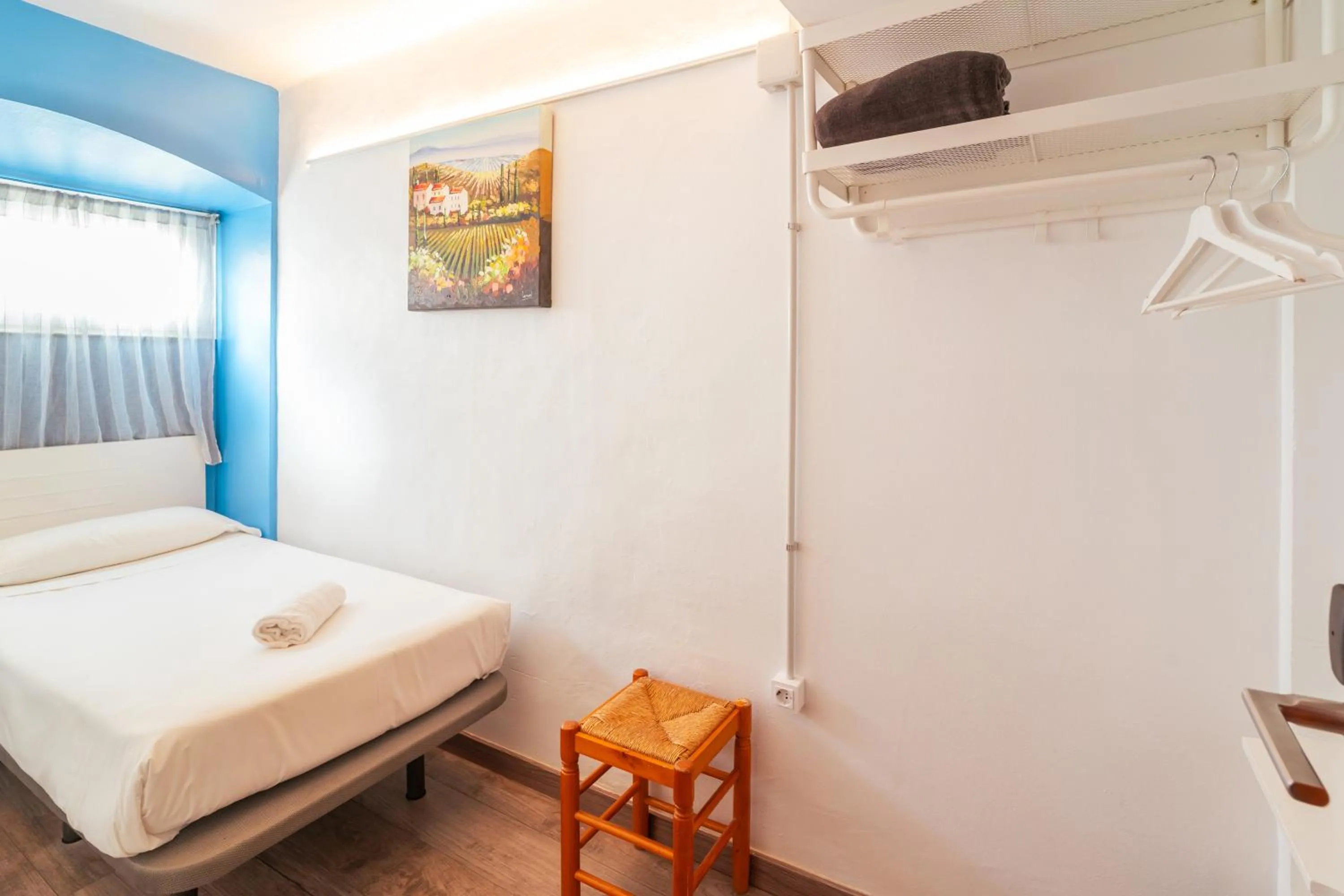 Single Room with Private Bathroom in Forum Tarragona