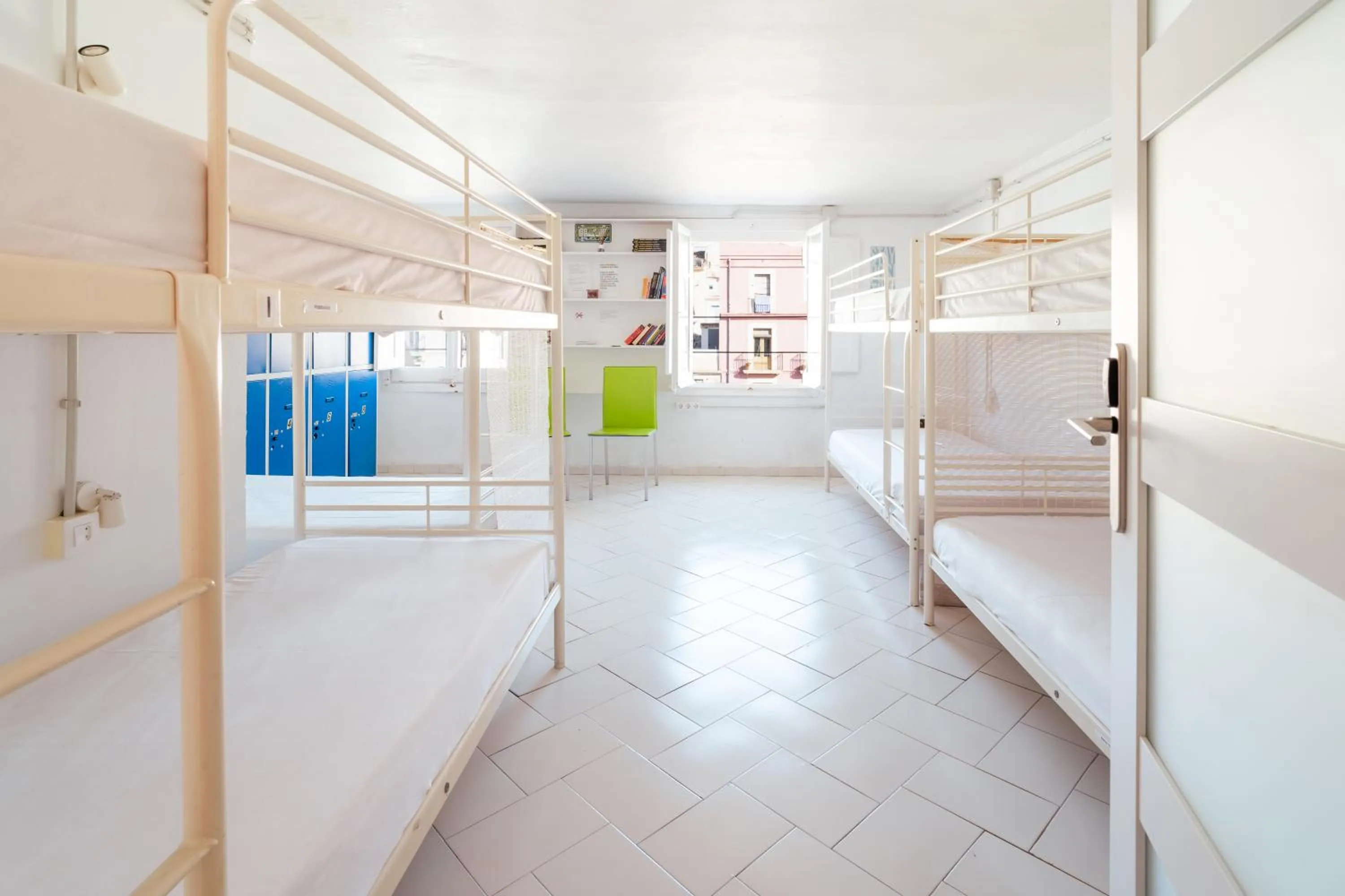 Bed in 8-Bed Dormitory Room in Forum Tarragona
