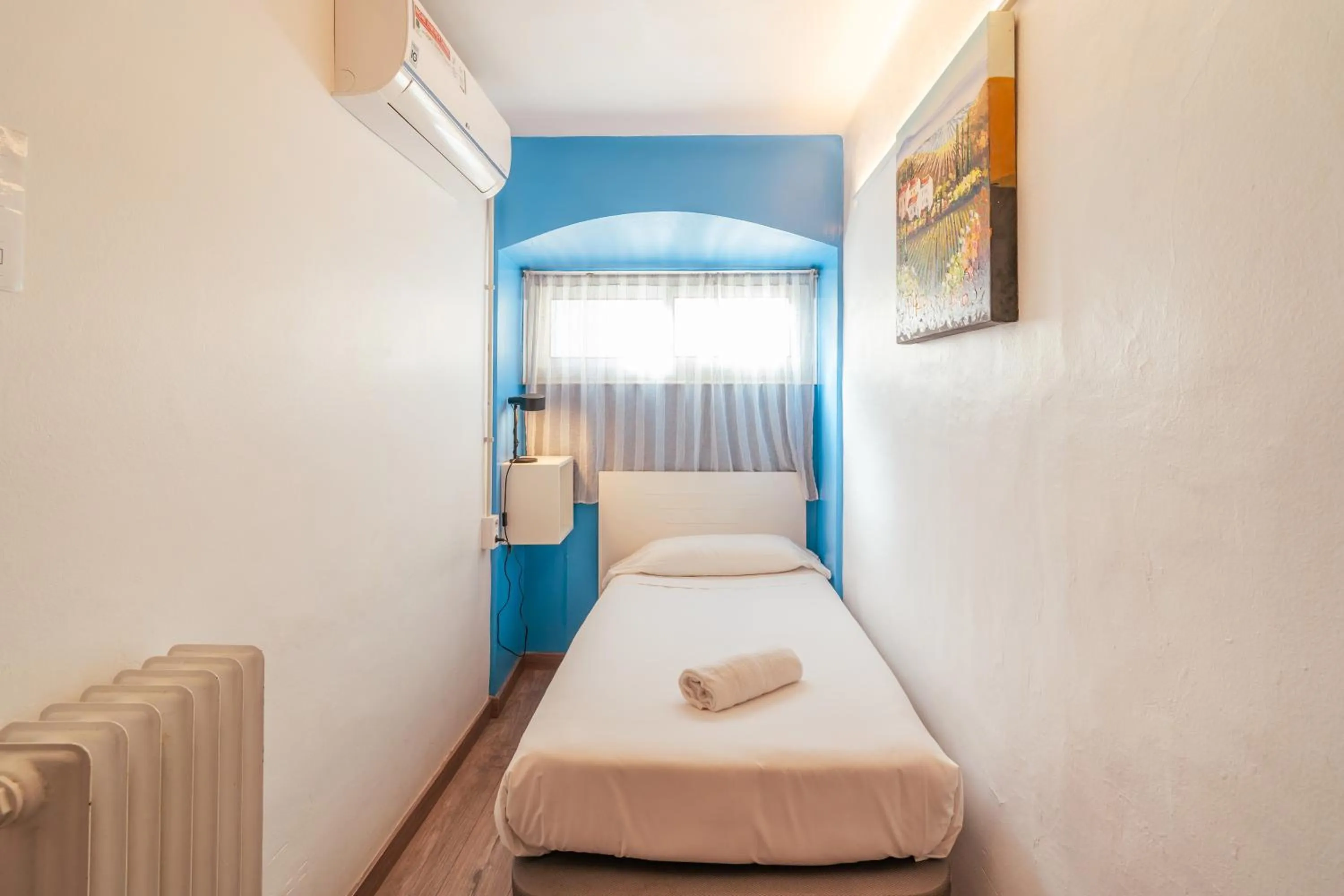 Single Room with Private Bathroom in Forum Tarragona