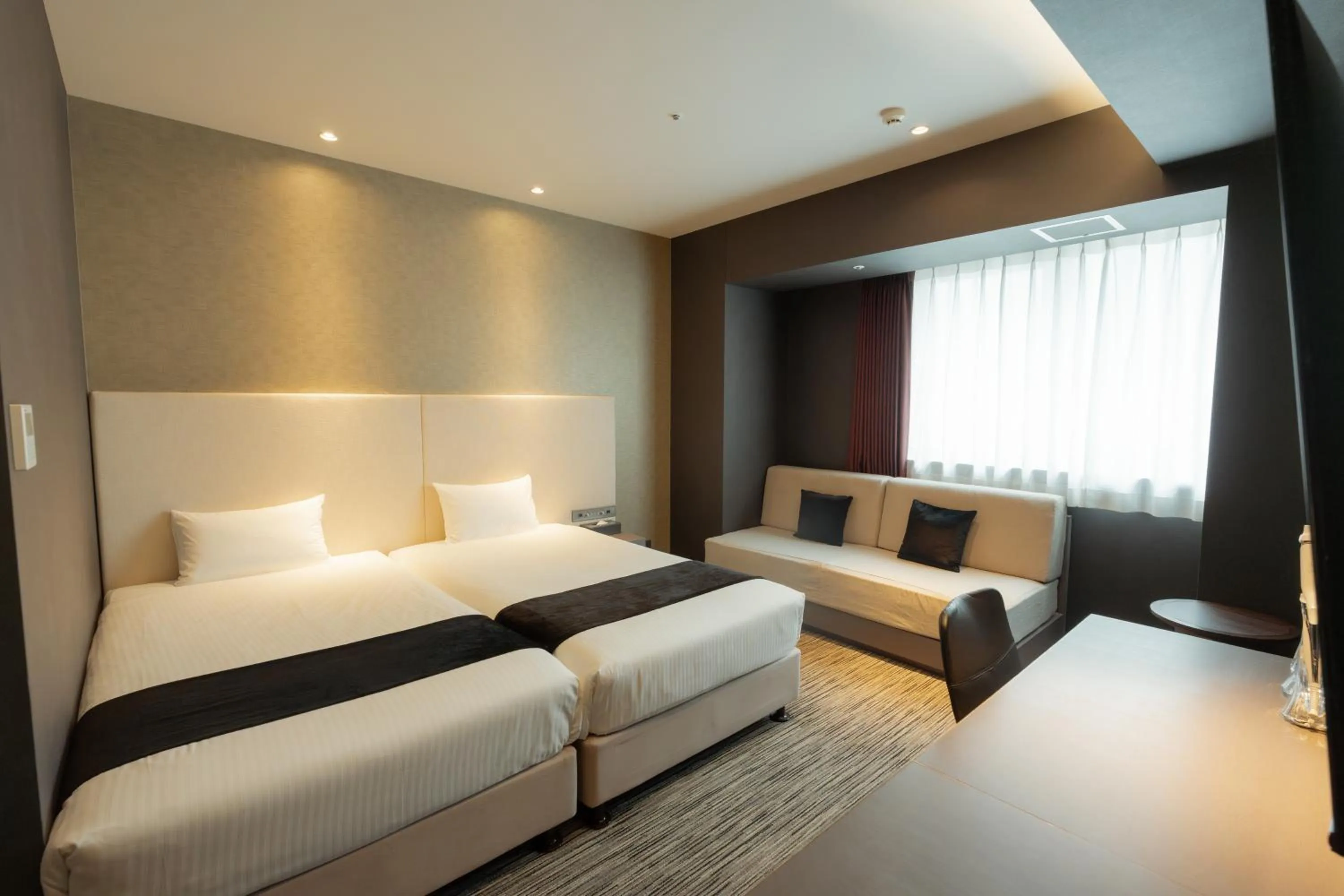 Executive Twin Room with Club Lounge Access in Hotel Aqua Citta Naha