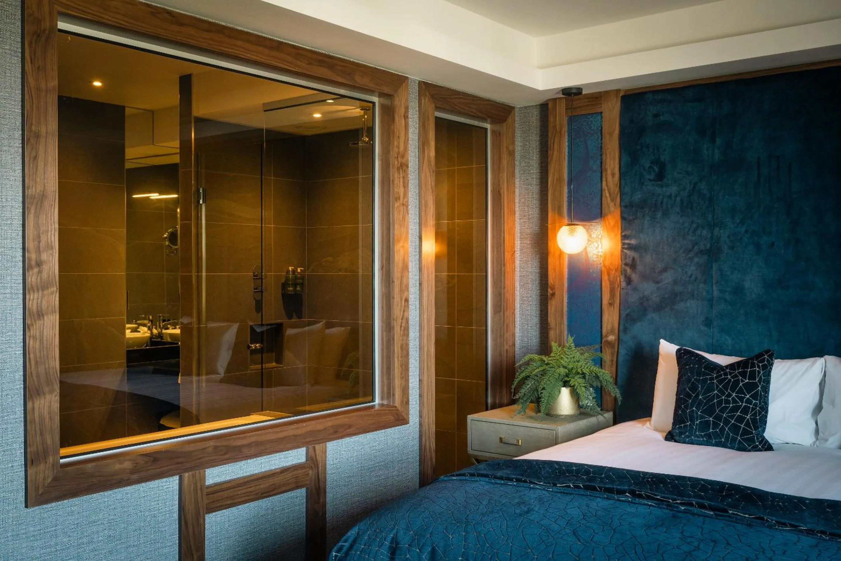 Couples Deluxe Room in Midlands Park Hotel