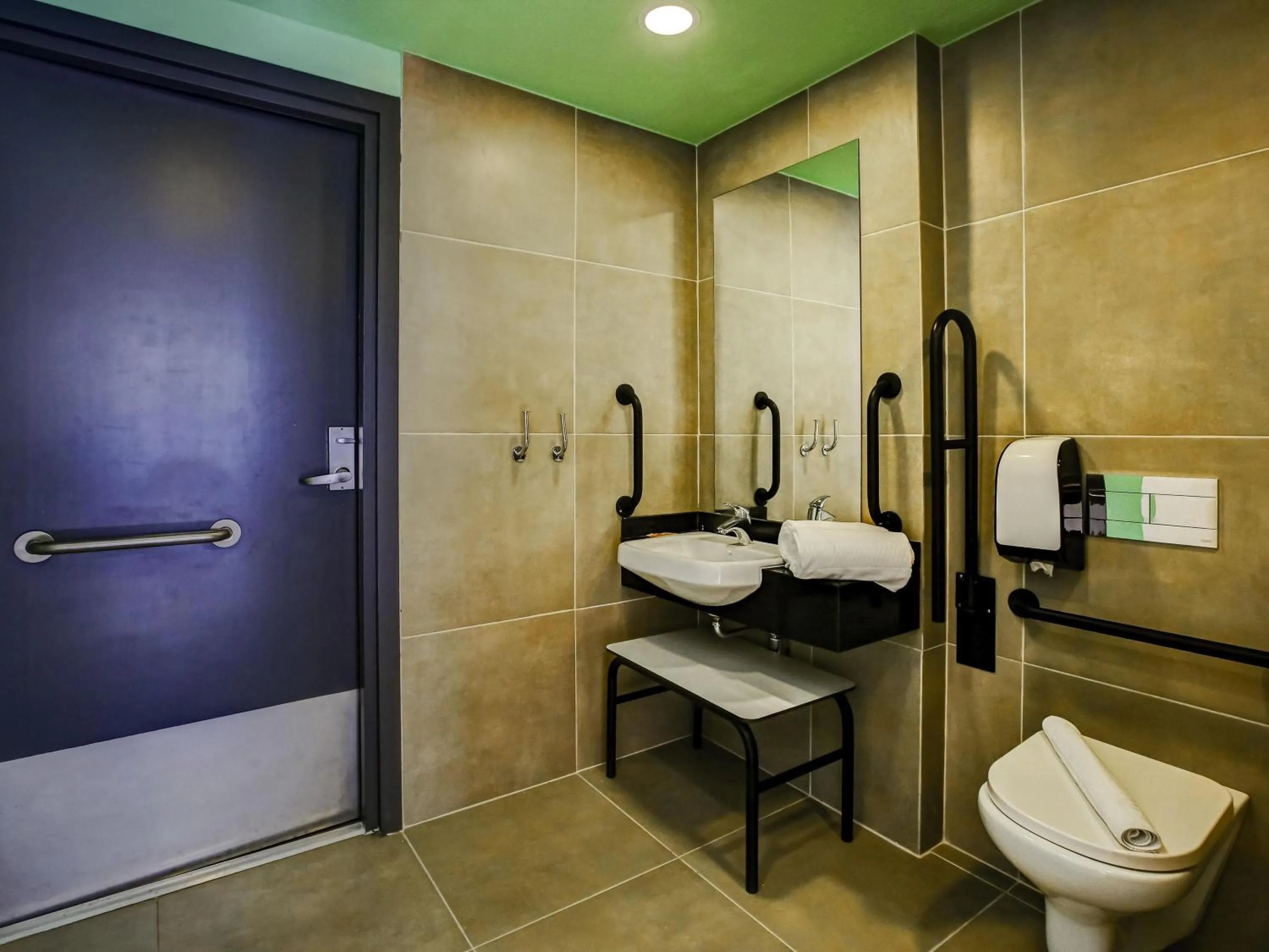 Standard Apartment with One Double Bed - single occupancy - Disability Access in ibis budget Tambore