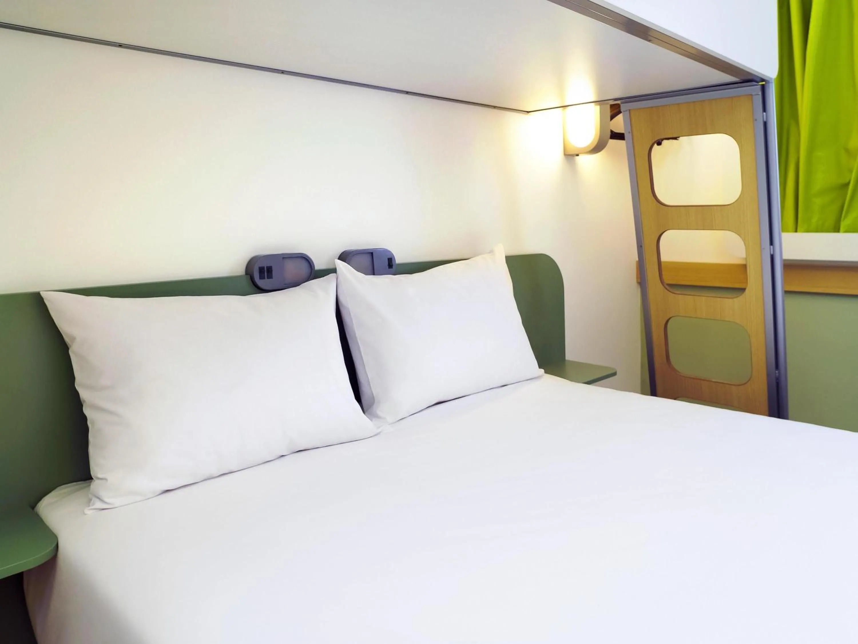 Standard Double Room with 1 Double bed and 1 Single bed - single occupancy in ibis budget Osasco