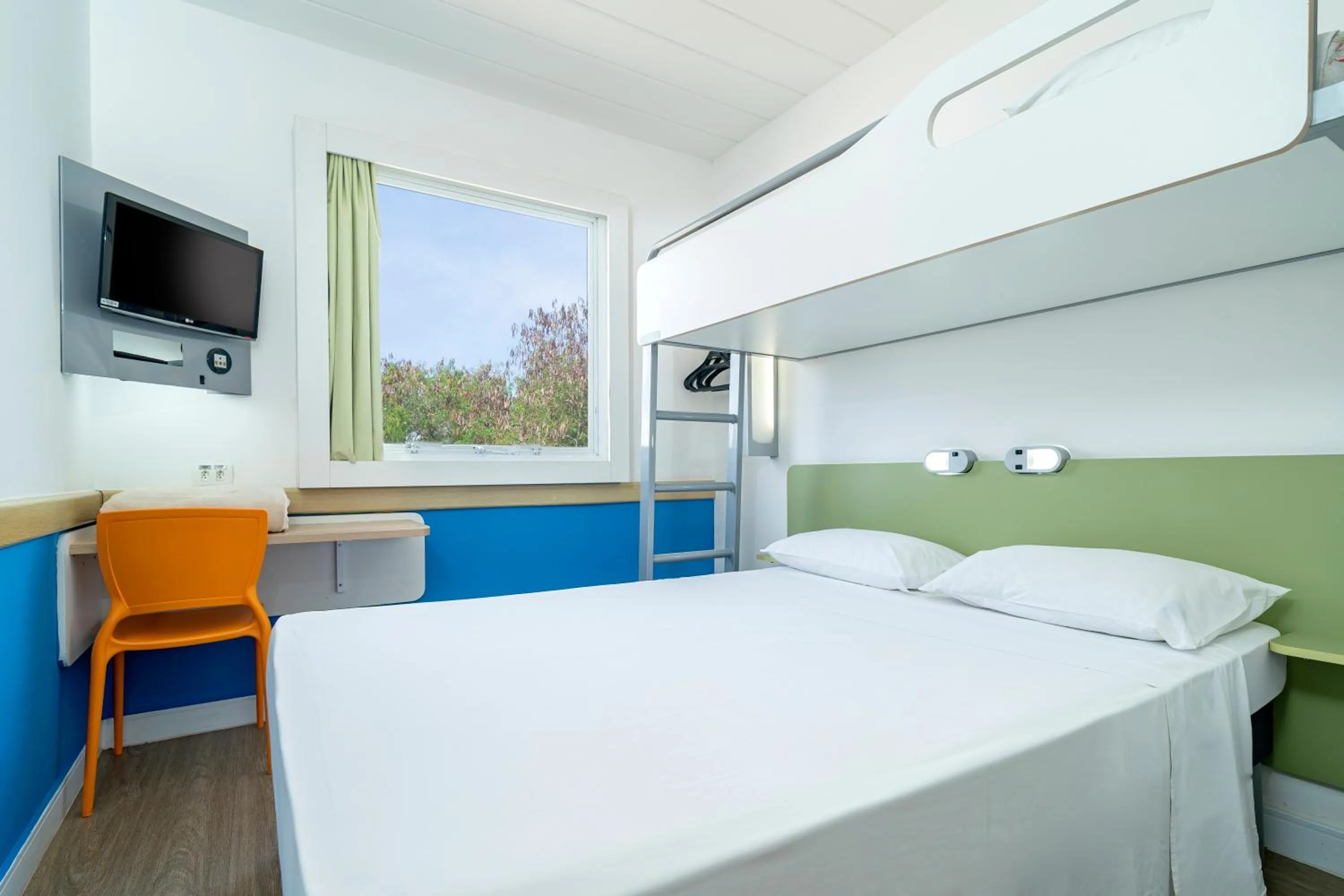 Standard Twin Room in ibis budget Piracicaba