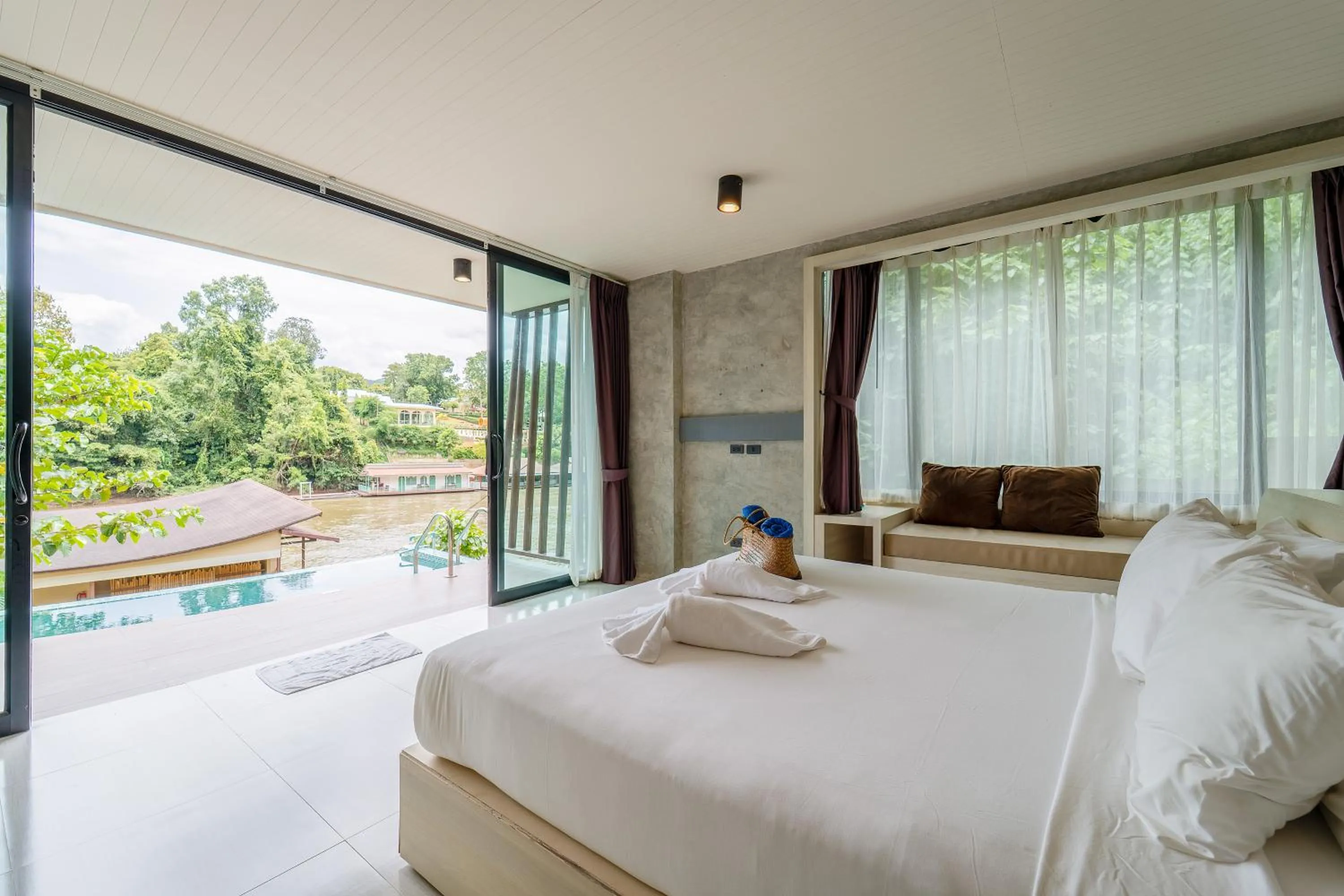 Deluxe Pool Villa  in Binlha Raft Resort