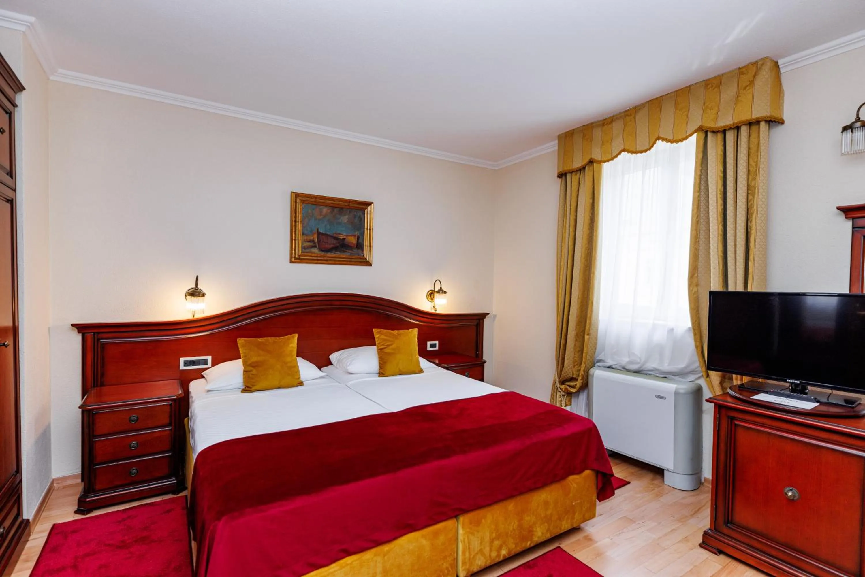 Standard Twin Room in Hotel Savoy