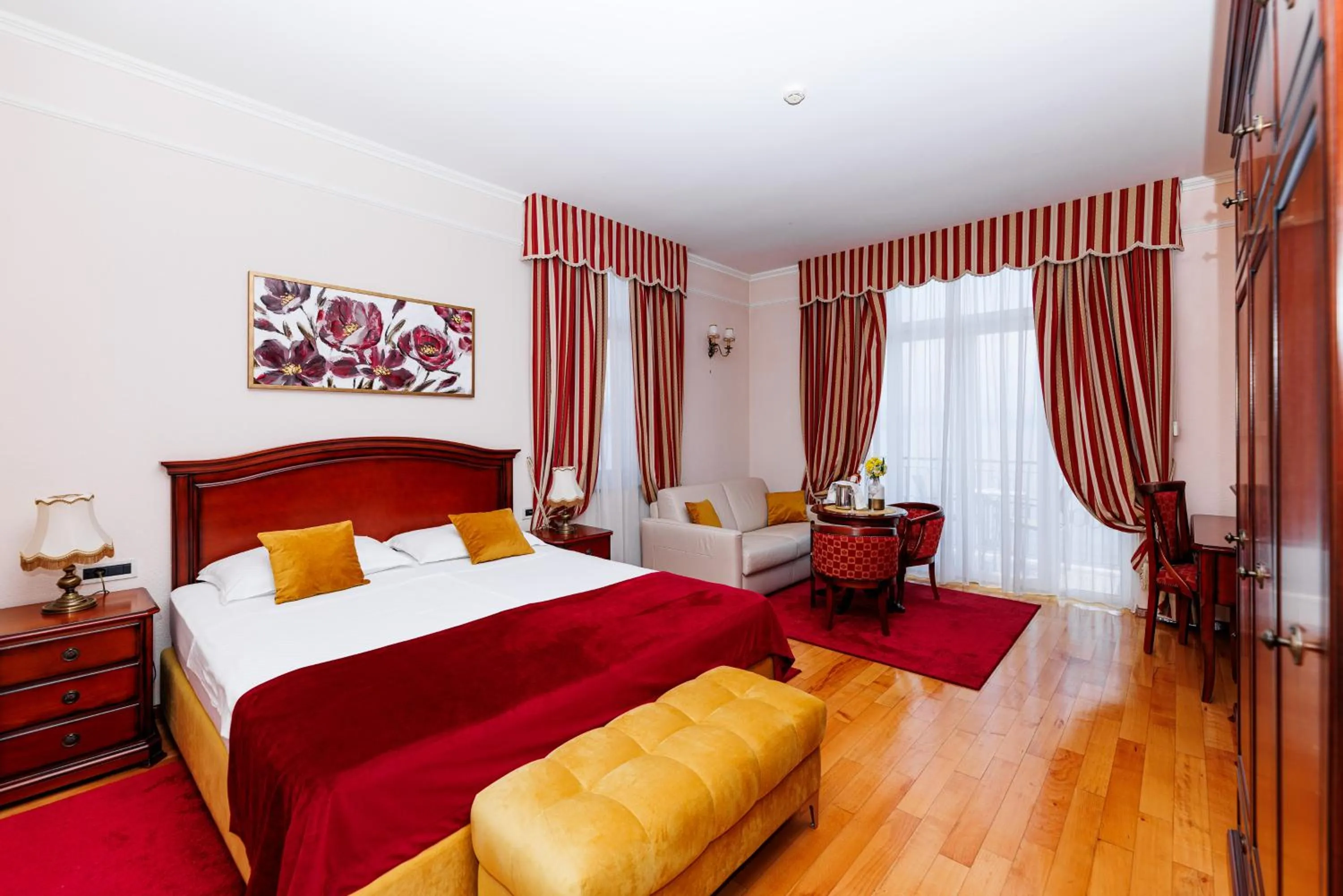 Superior Double Room with Balcony and Sea View in Hotel Savoy