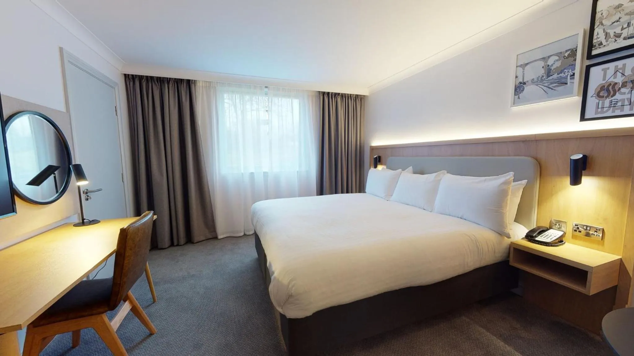 Premium Super King Room in Holiday Inn Brentwood by IHG