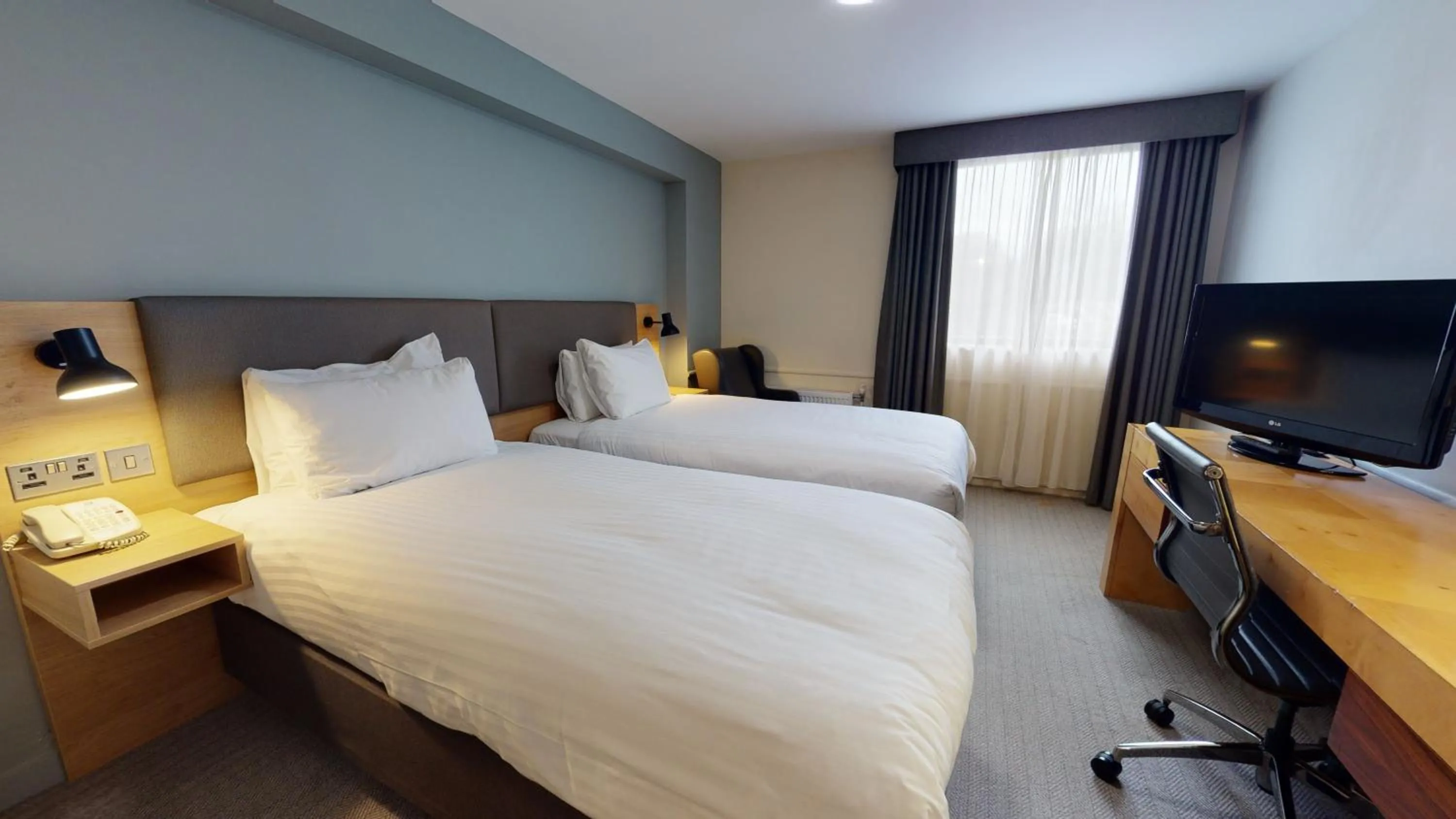 Standard Room with Two Single Beds in Holiday Inn Brentwood by IHG