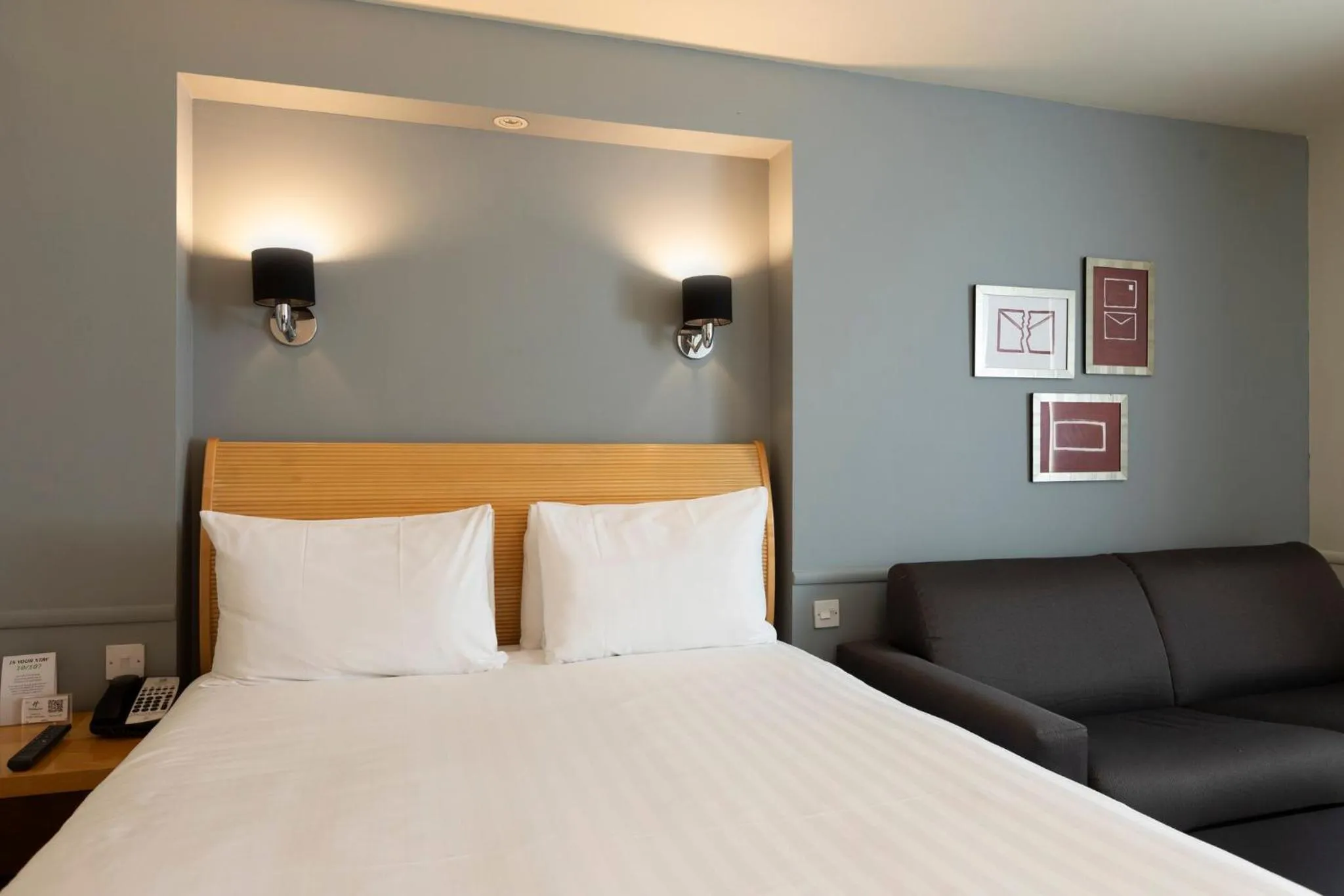 Double Room with Sofa Bed in Holiday Inn Brentwood by IHG