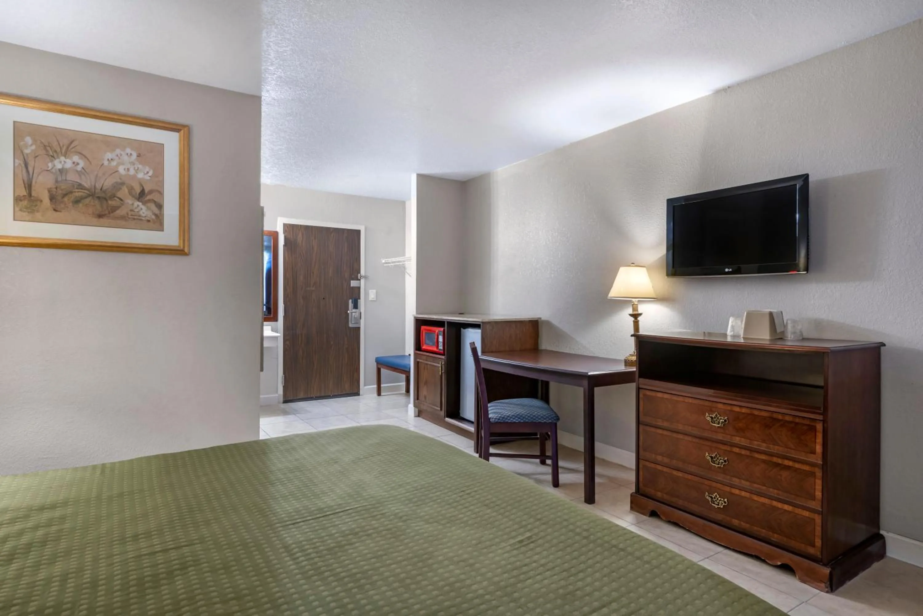 King Room - Accessible/Non-Smoking in Rodeway Inn Clermont North