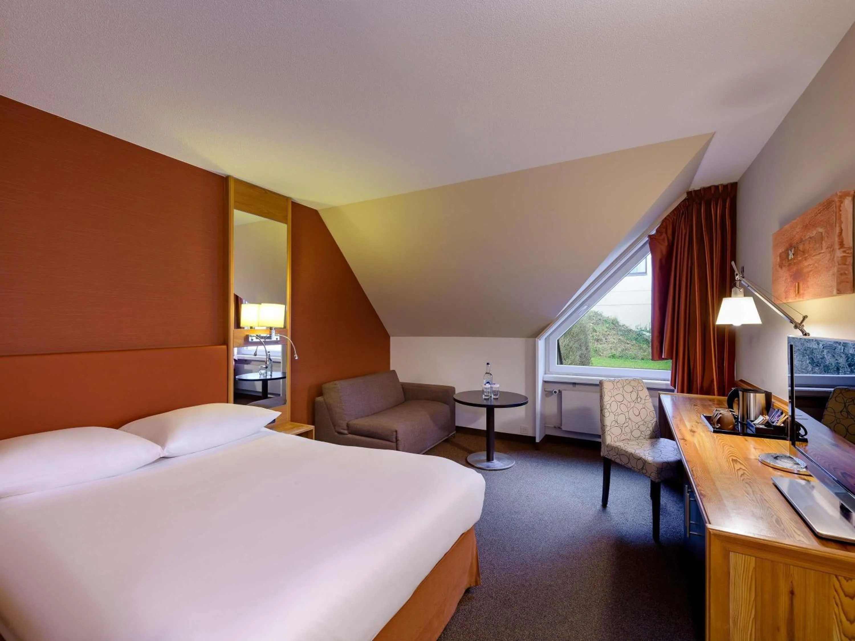 Standard Room with French Bed 140x200 in Mövenpick Hotel Egerkingen