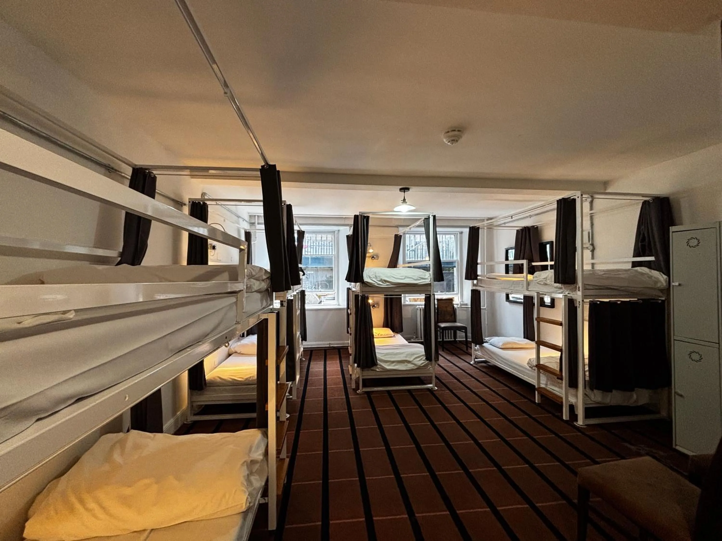 8 Bed Private Room Ensuite in Safestay Glasgow Charing Cross