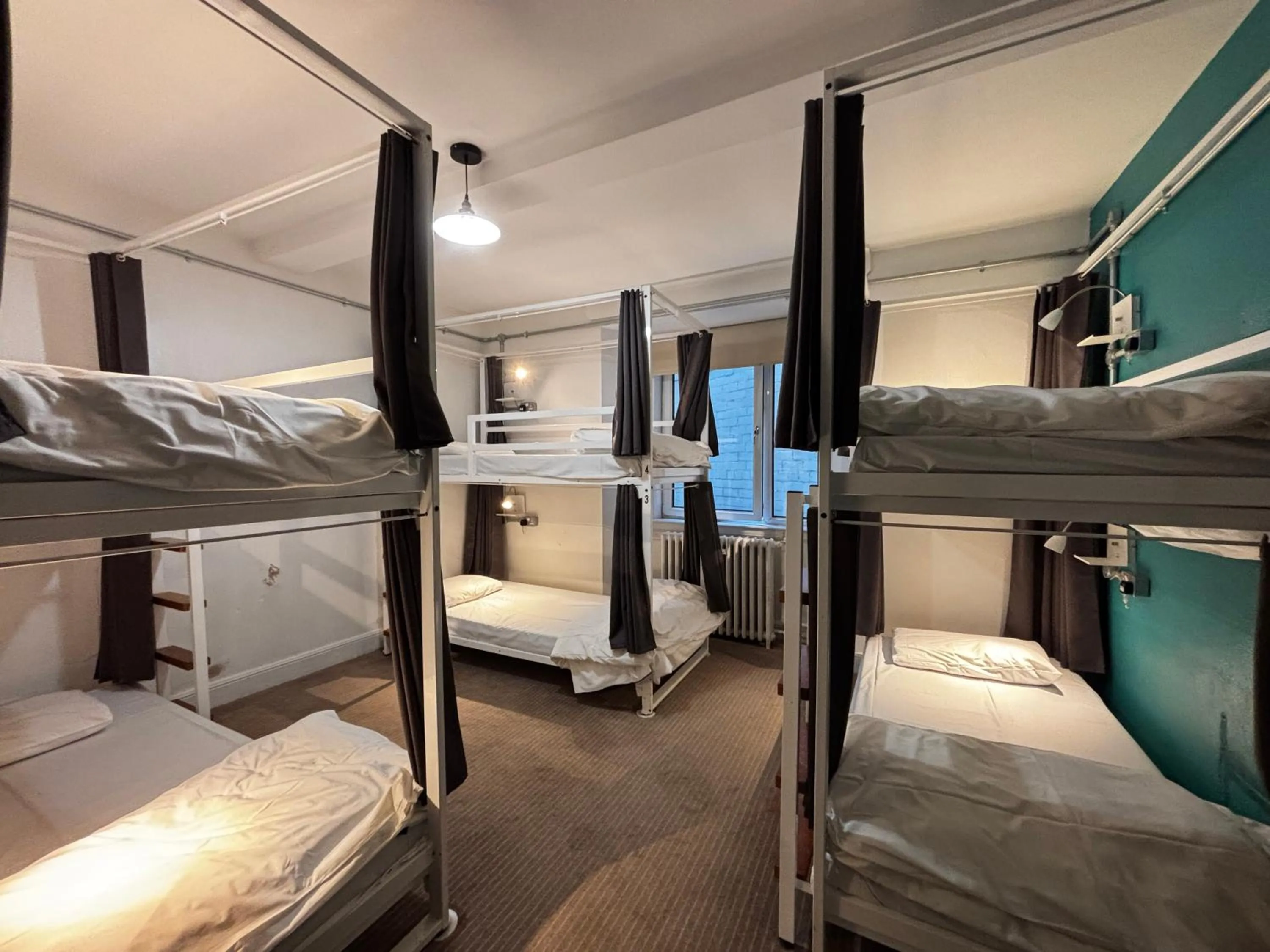 6 Bed Private Room Ensuite in Safestay Glasgow Charing Cross