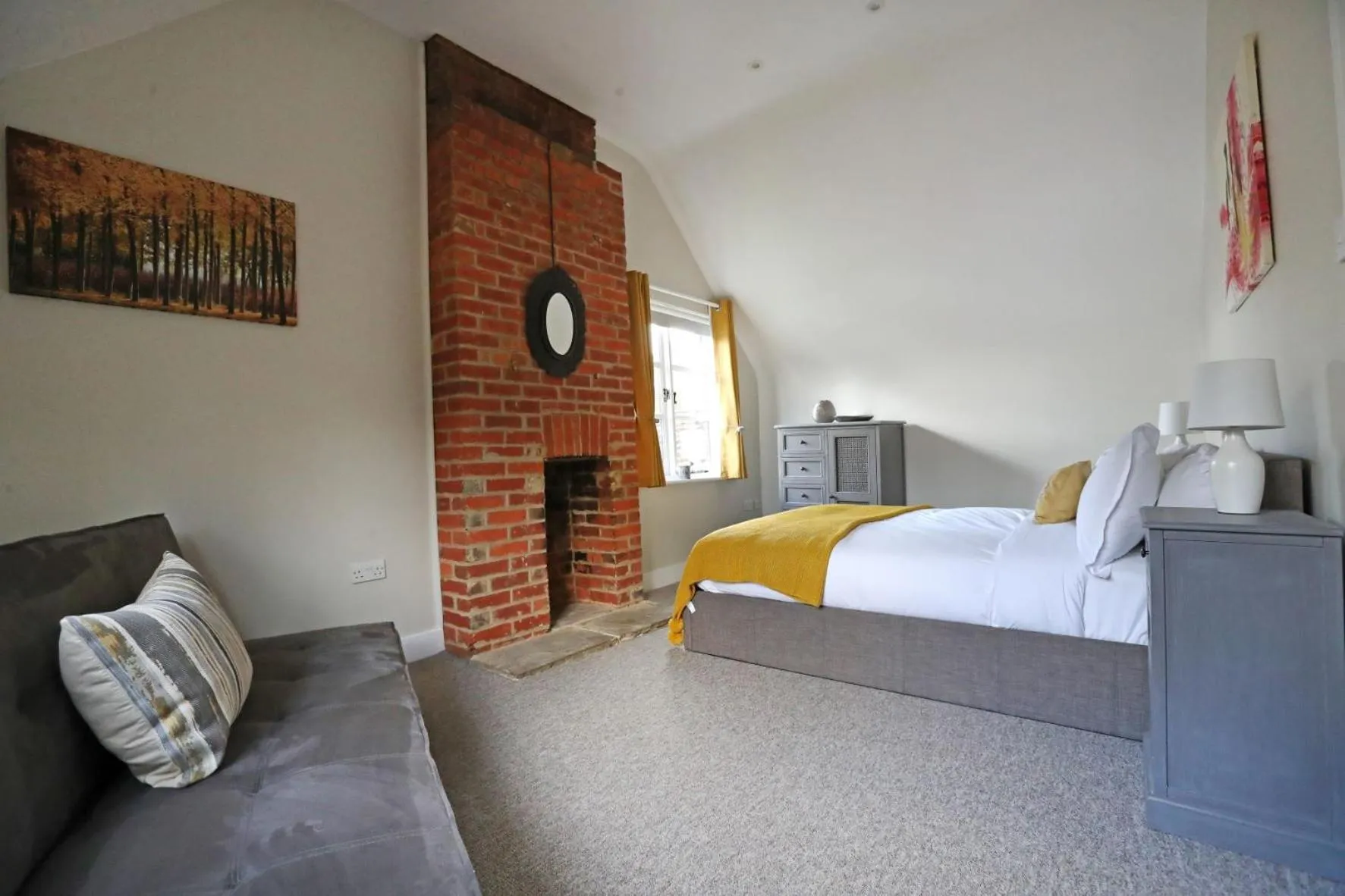 Two-Bedroom House in Hurtwood Hotel