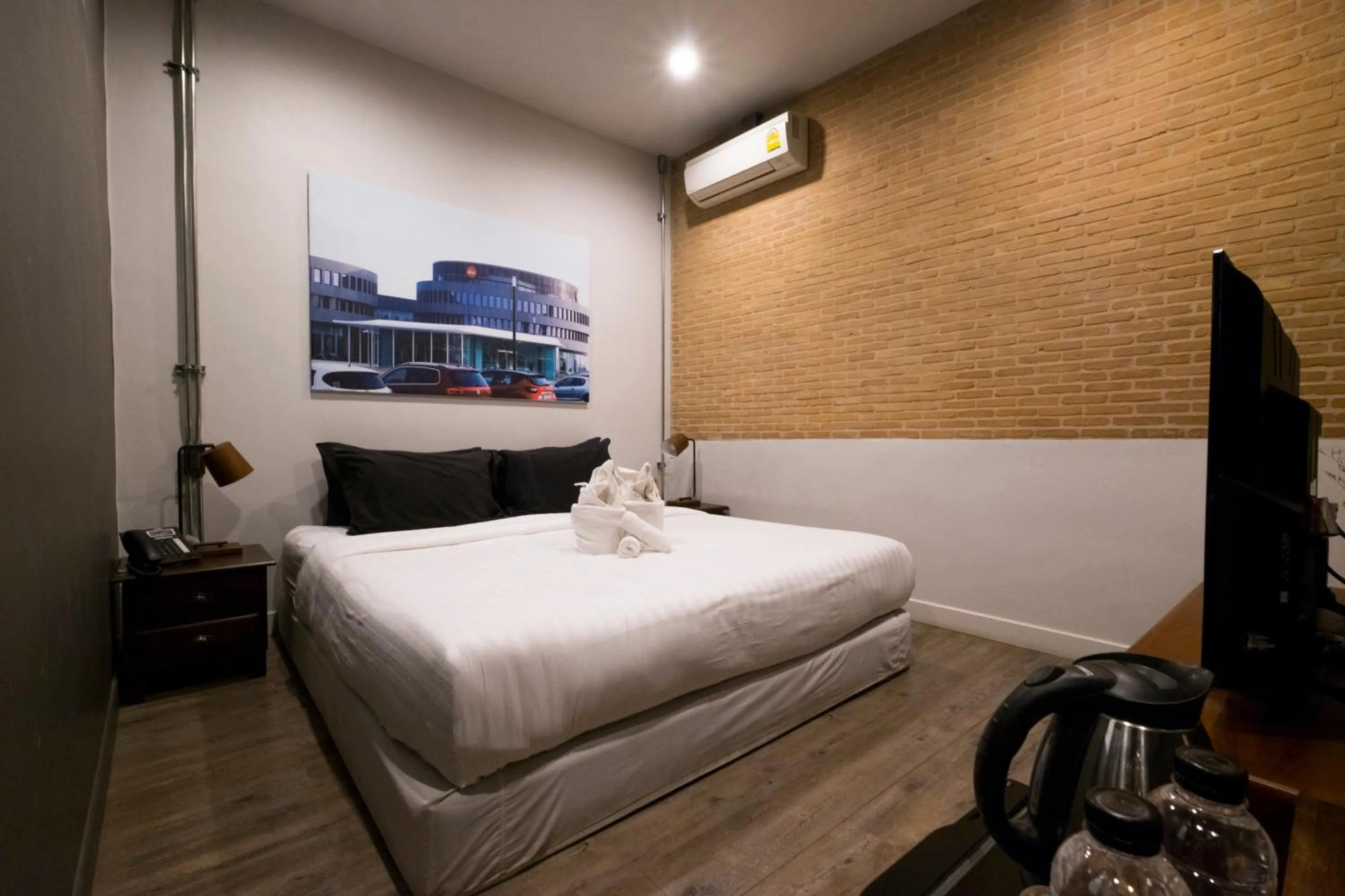 Budget Double Room in Iron32 Hotel