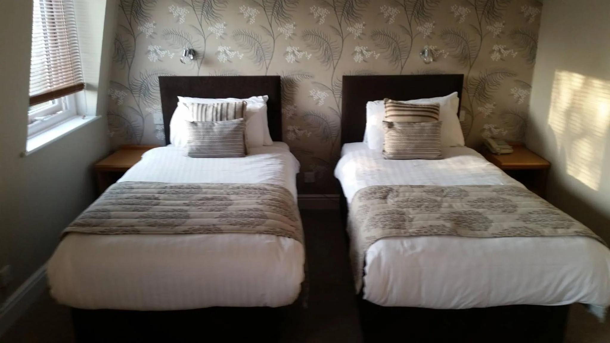 Twin Room in Red Lion Hotel